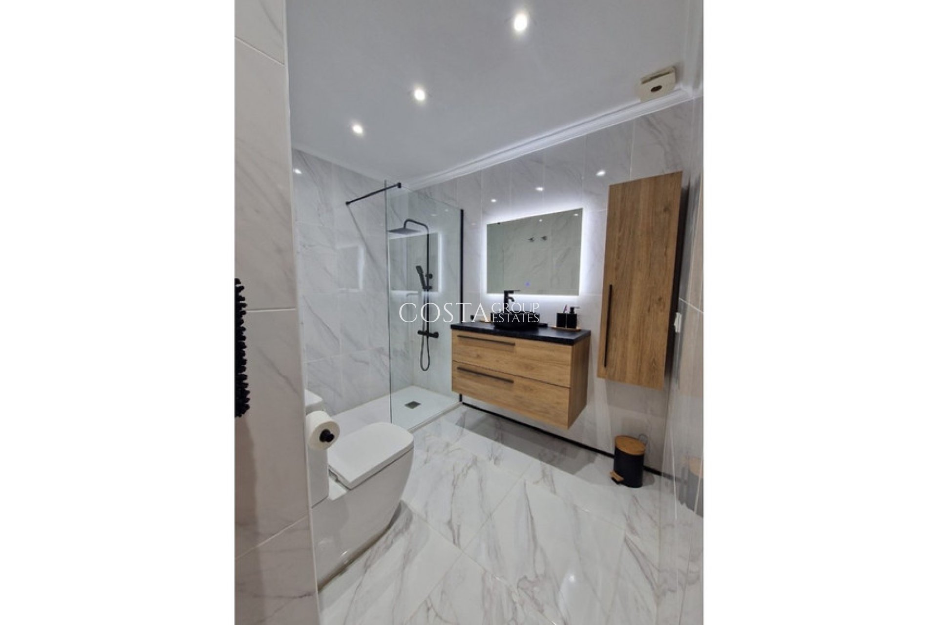 Resale - House -
Orihuela Costa - La Florida