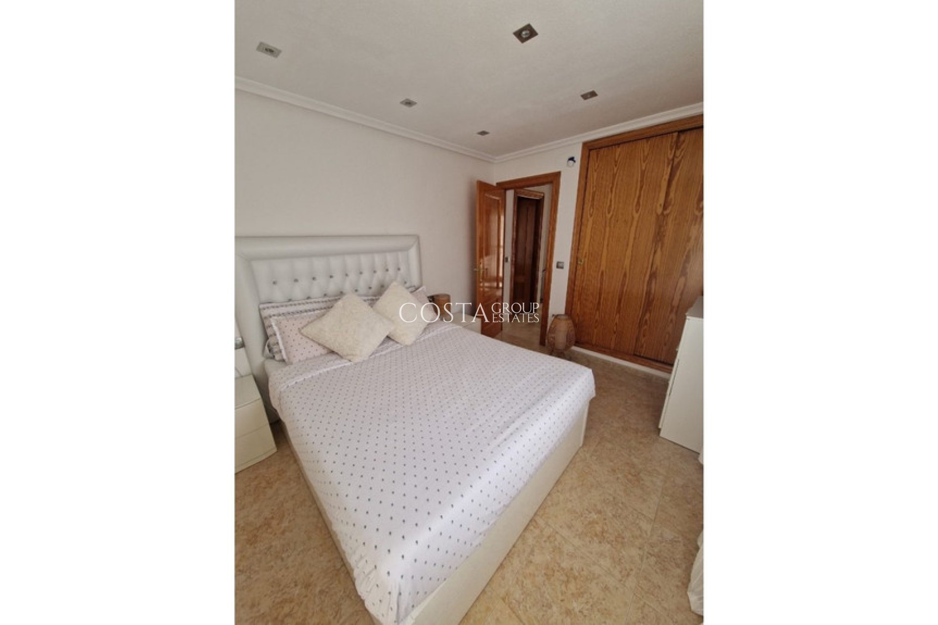 Resale - House -
Orihuela Costa - La Florida