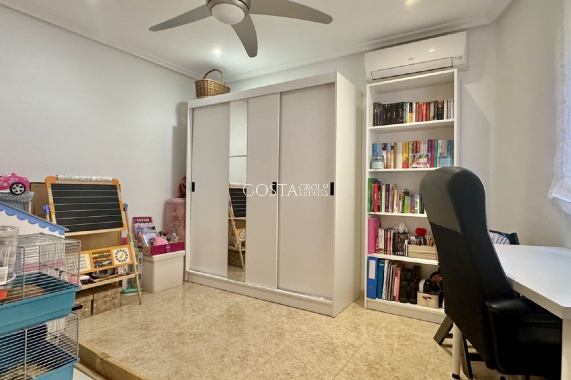 Resale - House -
Orihuela Costa - La Florida