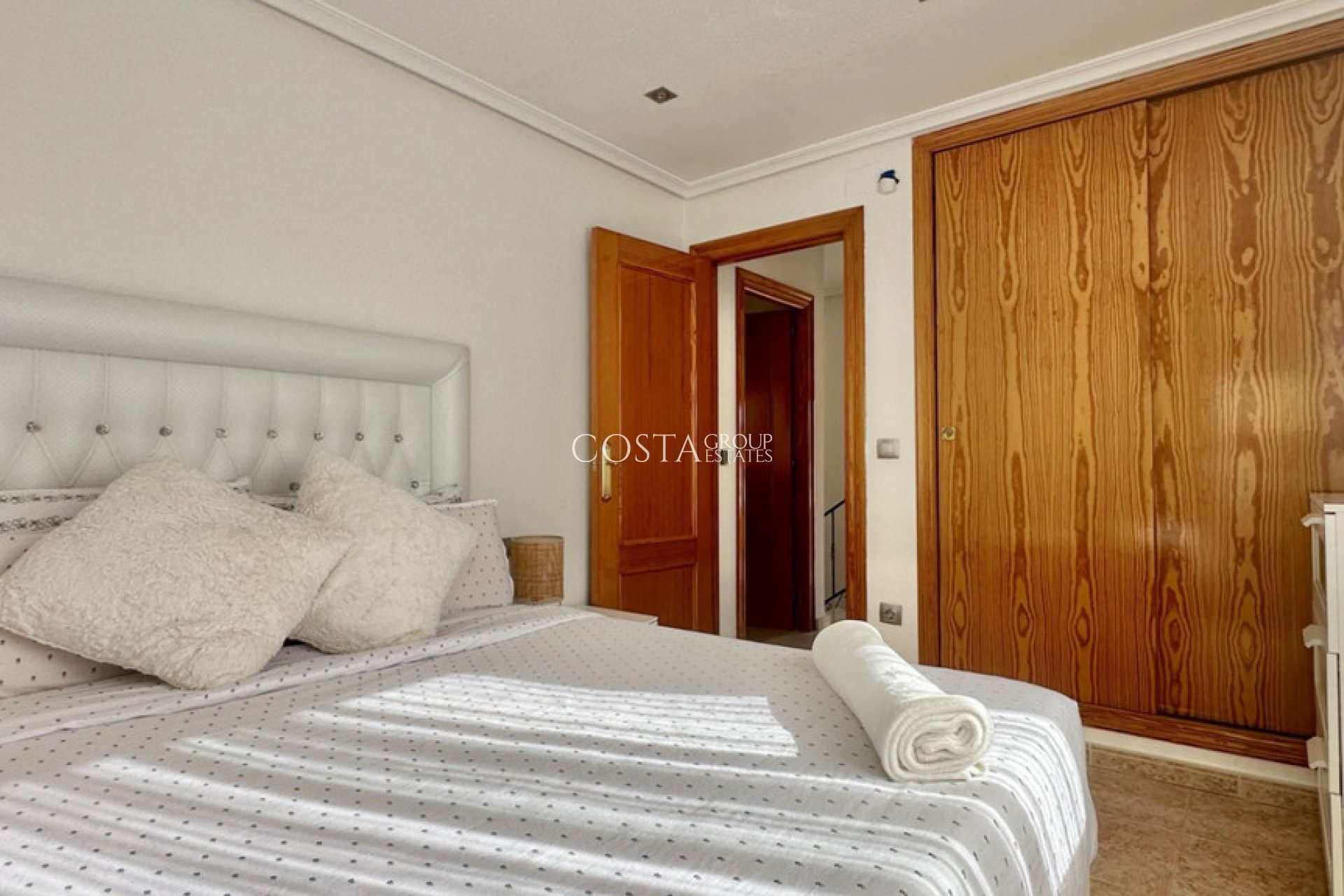 Resale - House -
Orihuela Costa - La Florida