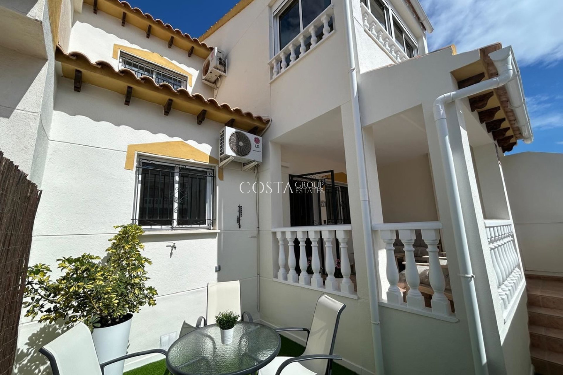 Resale - House -
Orihuela Costa - La Florida
