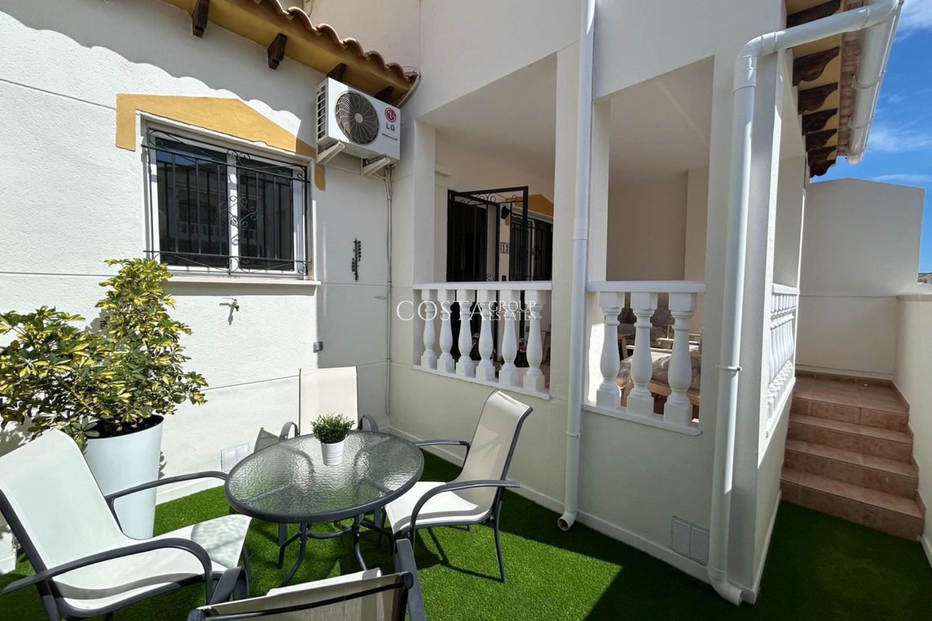 Resale - House -
Orihuela Costa - La Florida