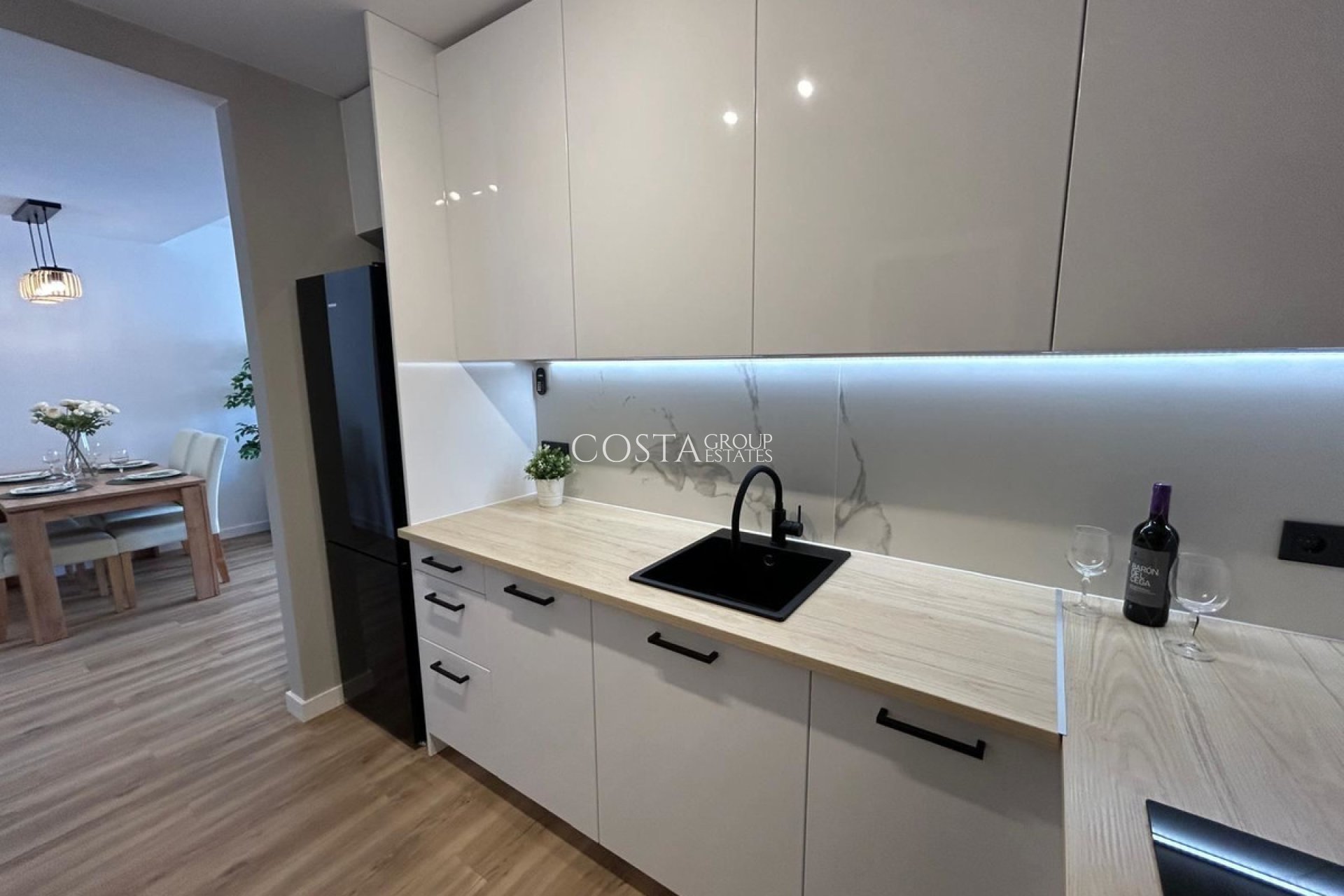 Resale - House -
Orihuela Costa - La Florida