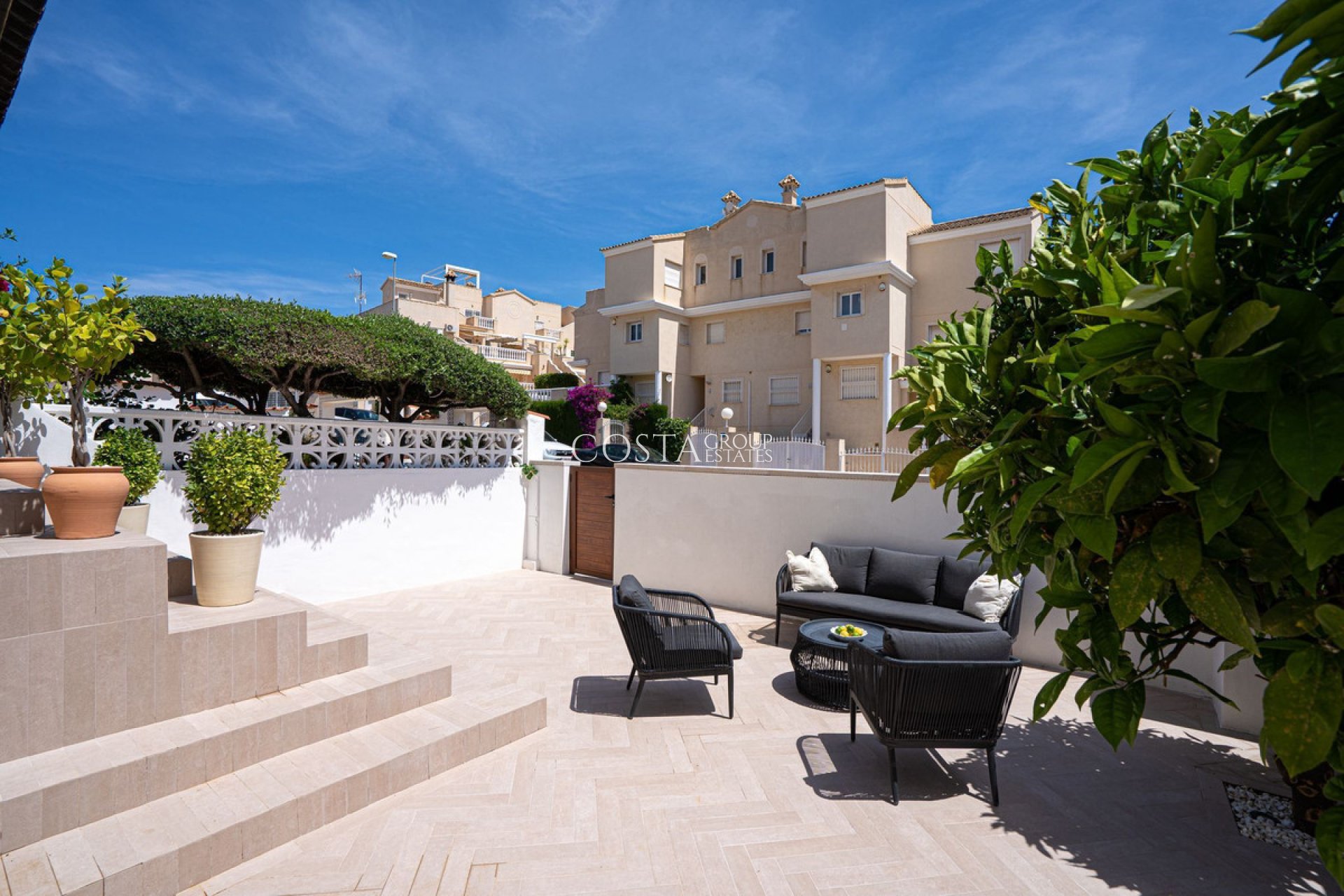 Resale - House -
Orihuela Costa - La Florida