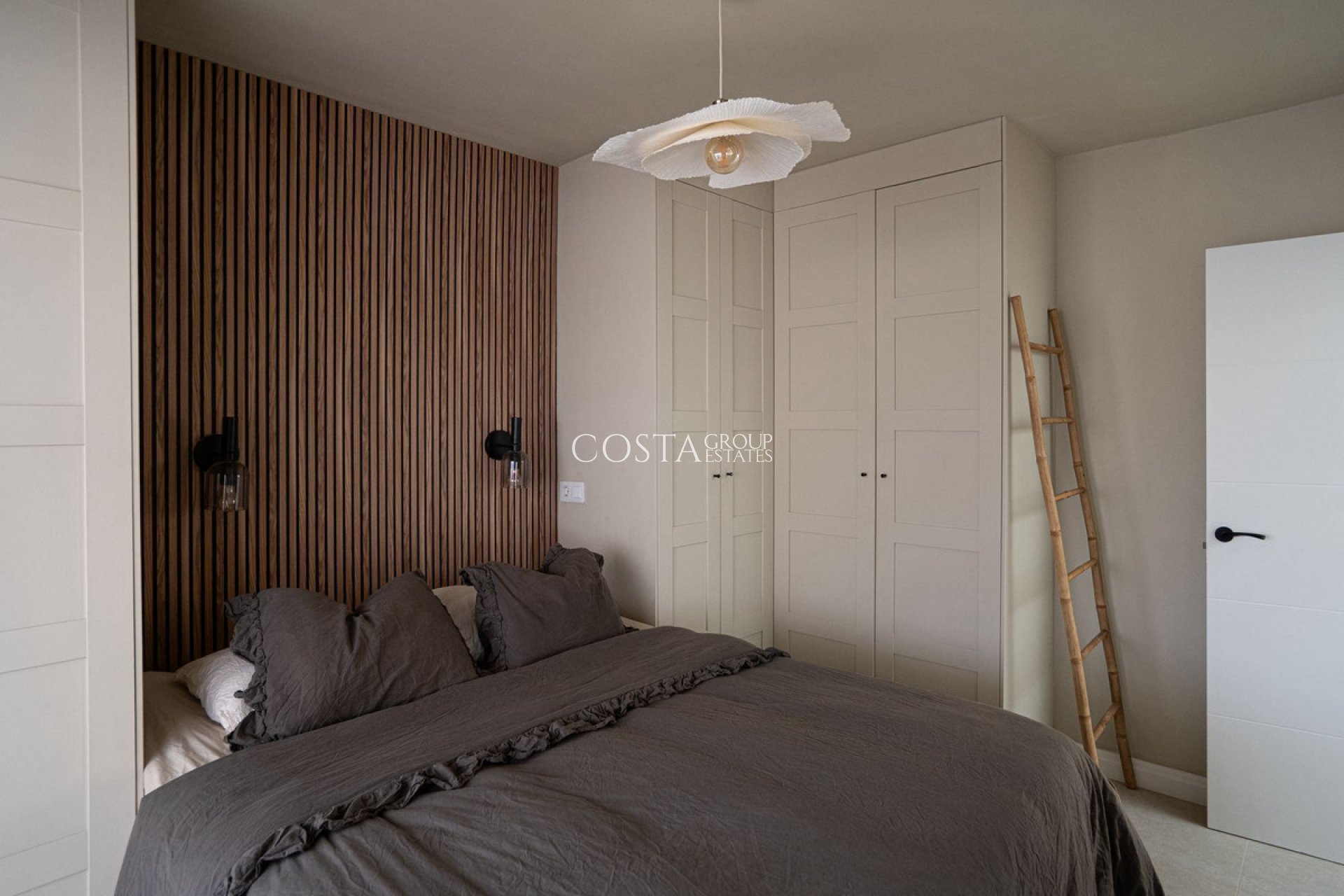 Resale - House -
Orihuela Costa - La Florida