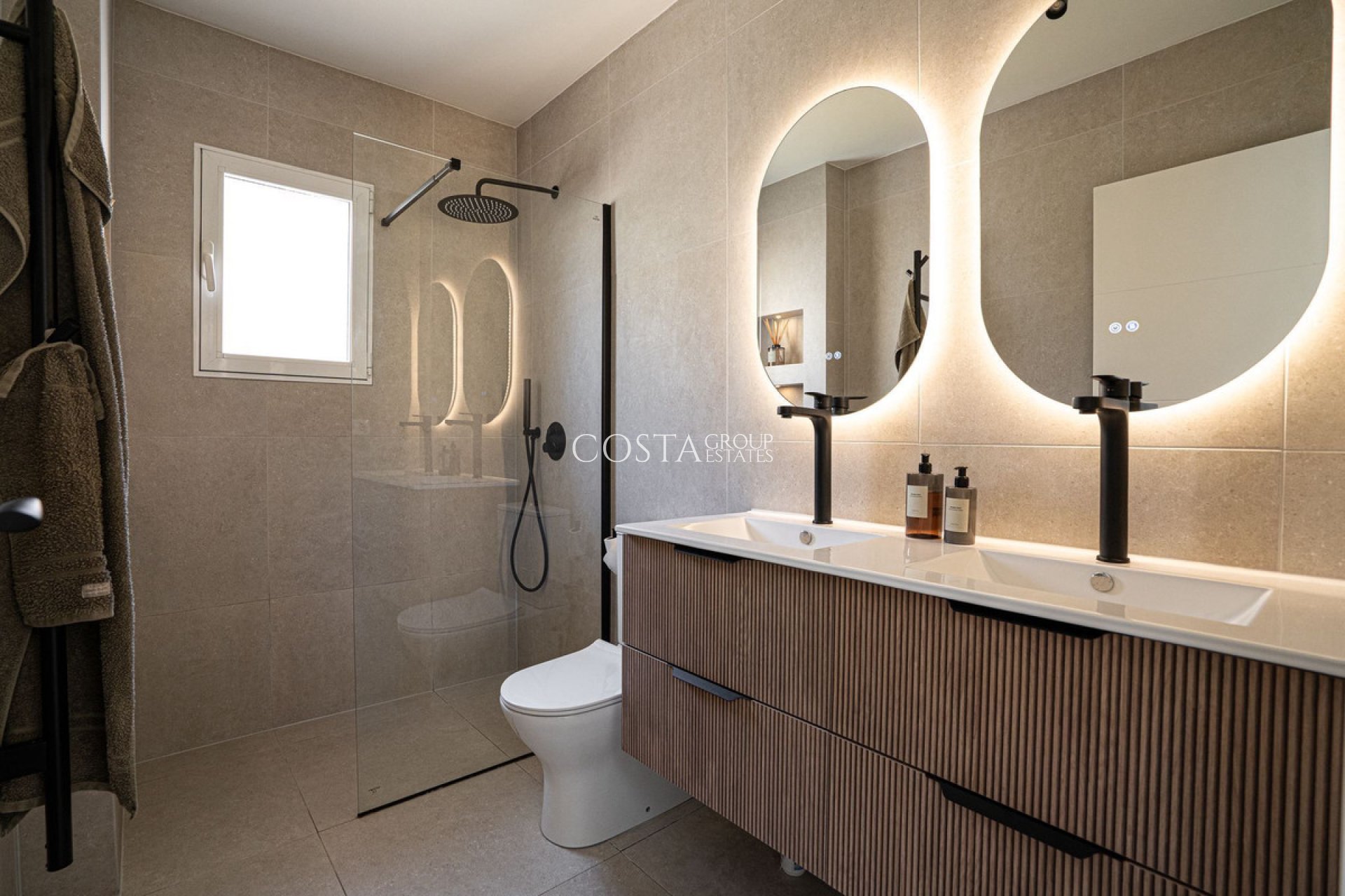 Resale - House -
Orihuela Costa - La Florida