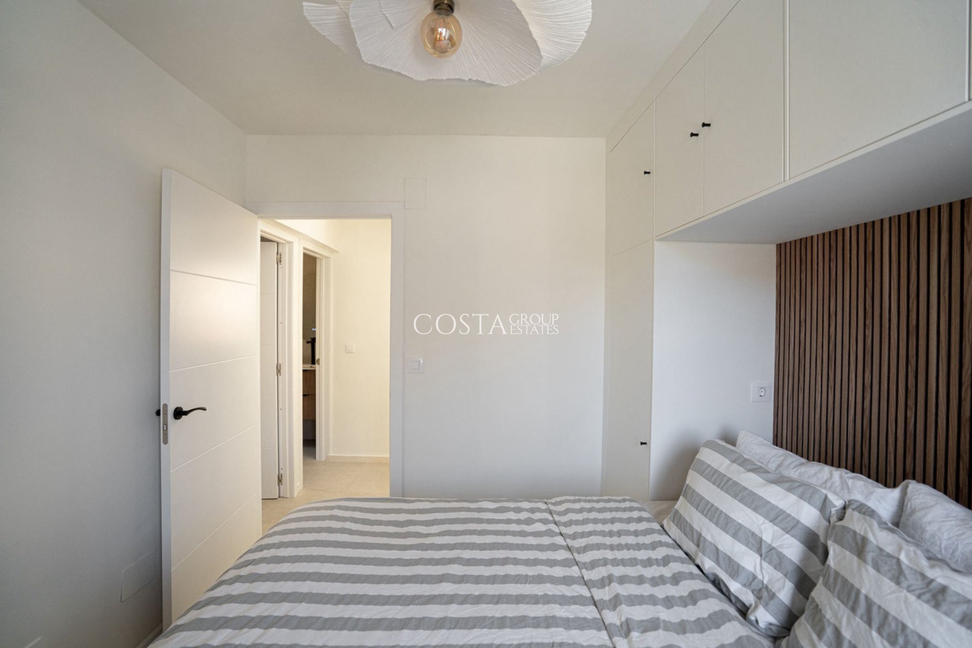 Resale - House -
Orihuela Costa - La Florida