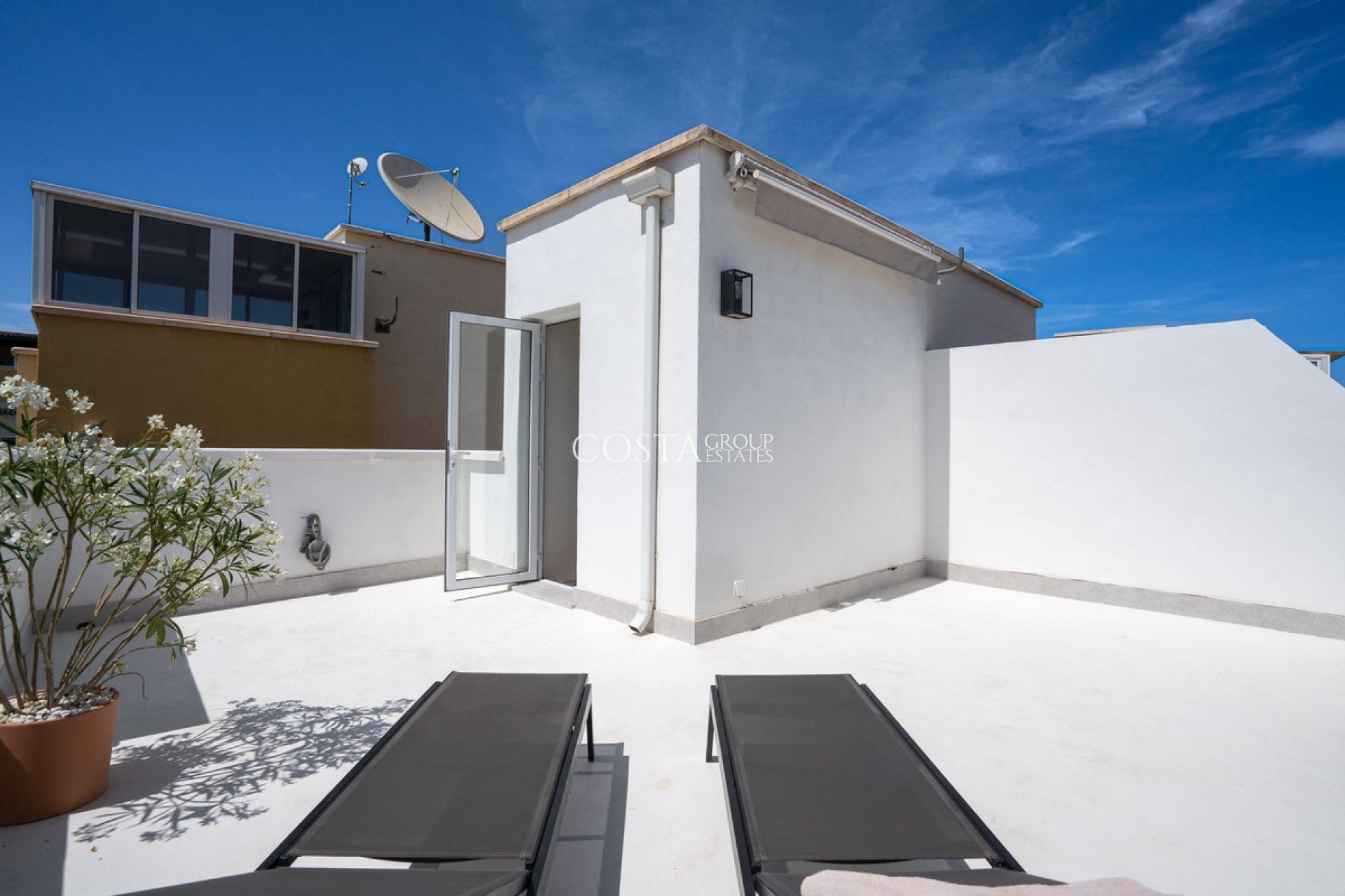 Resale - House -
Orihuela Costa - La Florida