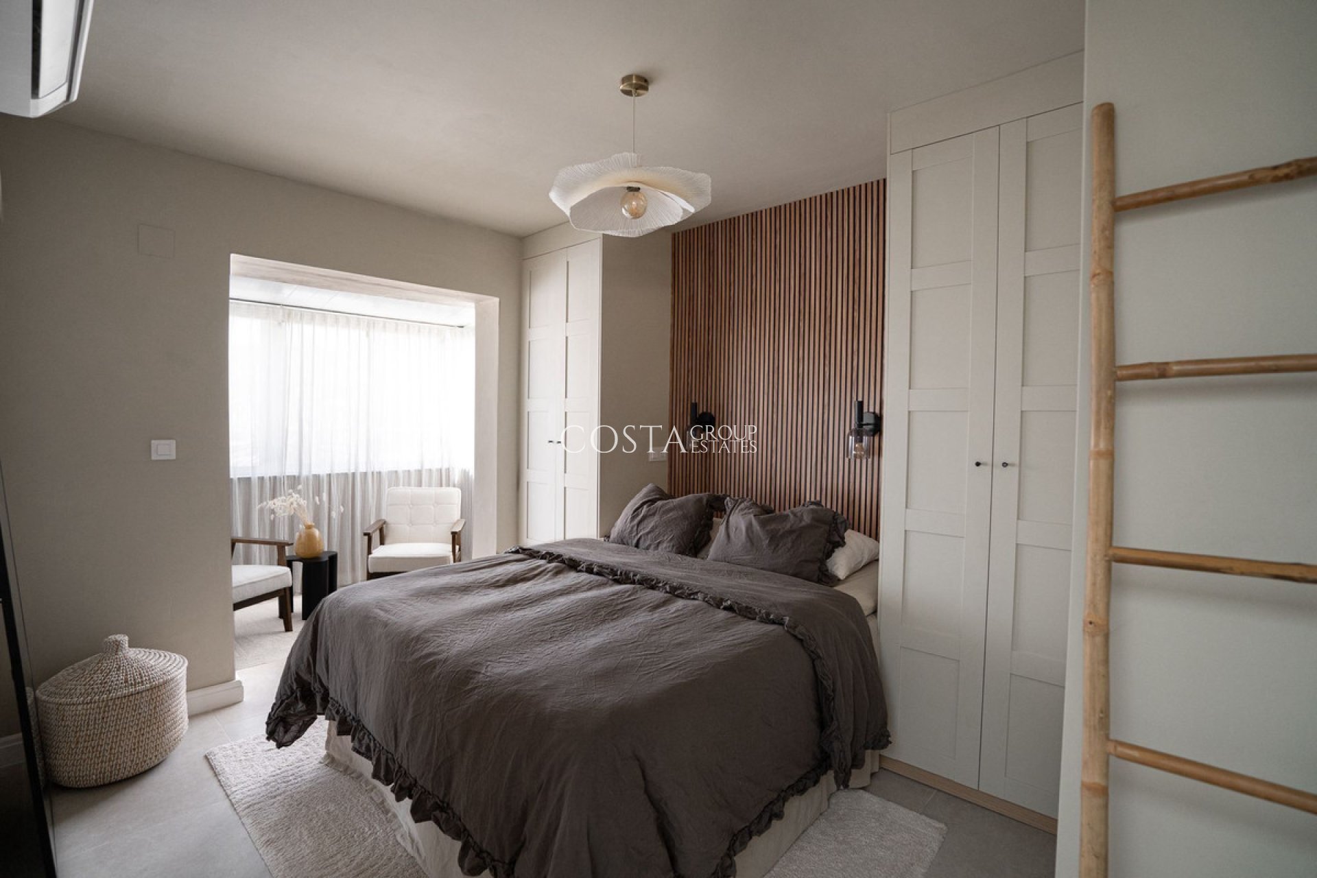 Resale - House -
Orihuela Costa - La Florida