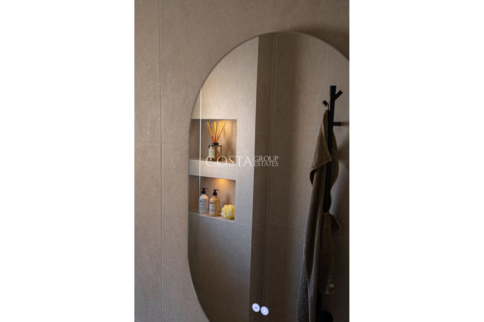 Resale - House -
Orihuela Costa - La Florida