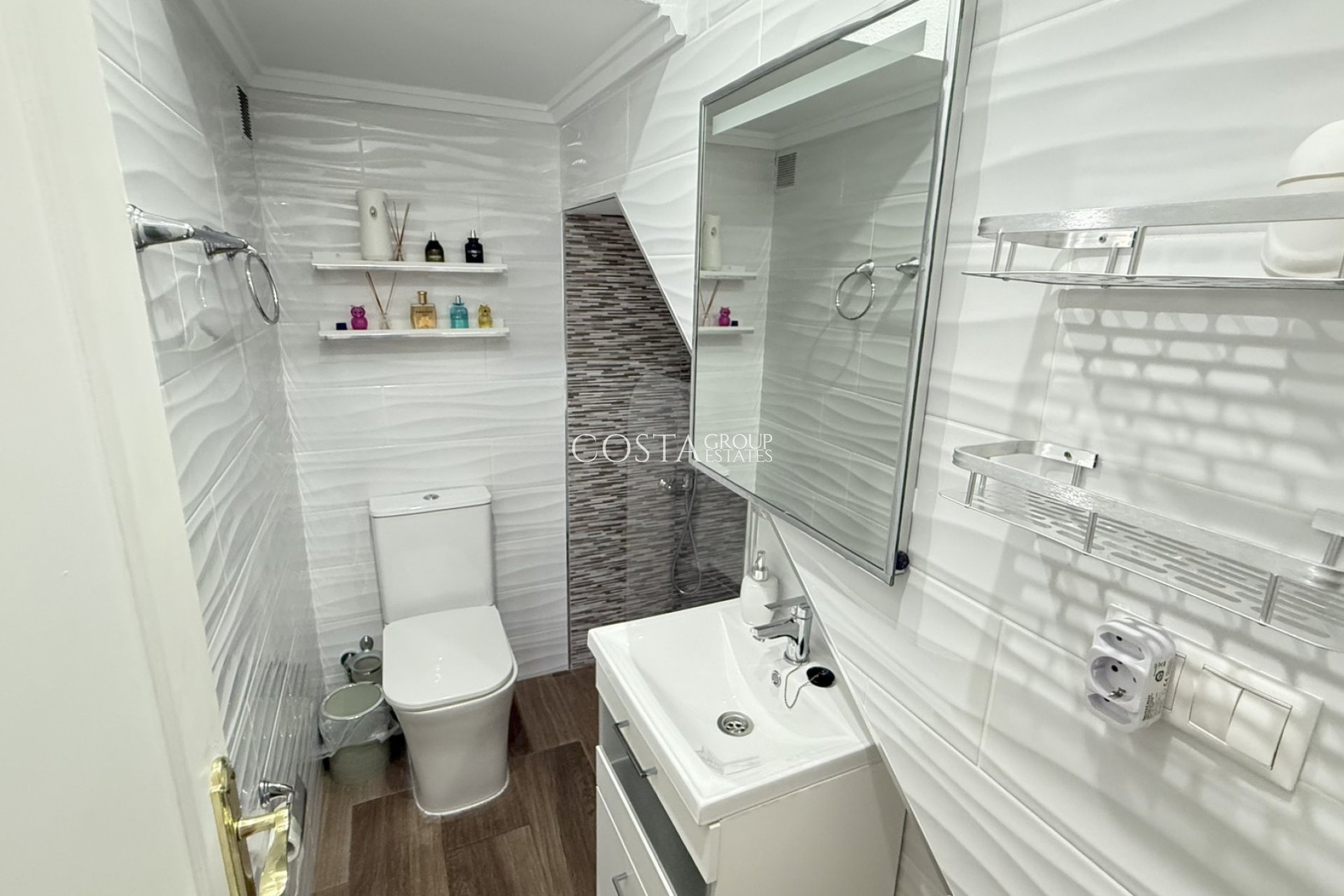 Resale - House -
Orihuela Costa - La Zenia