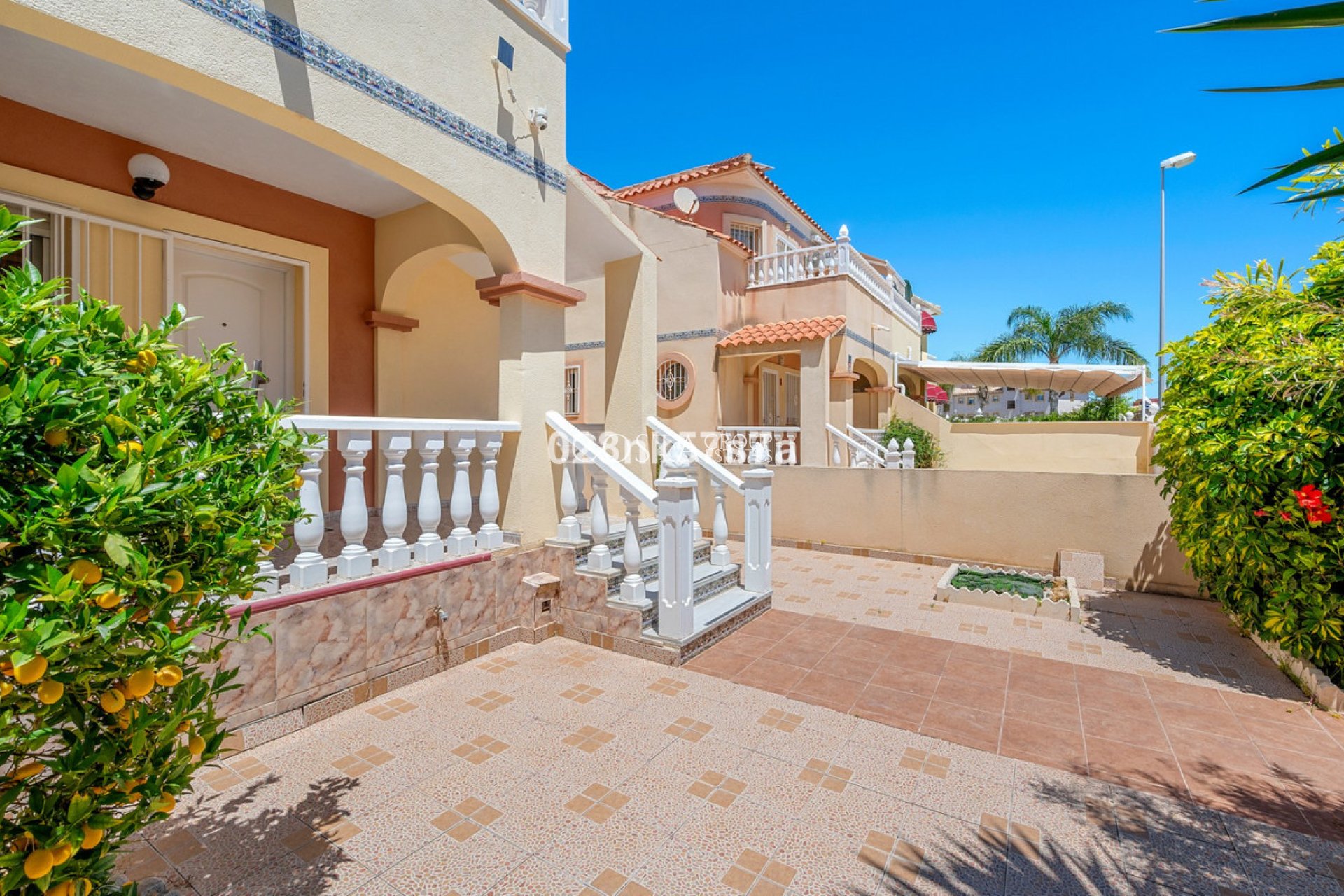 Resale - House -
Orihuela Costa - La Zenia