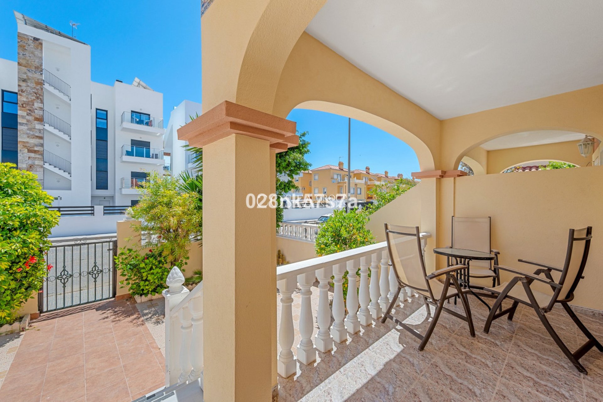 Resale - House -
Orihuela Costa - La Zenia