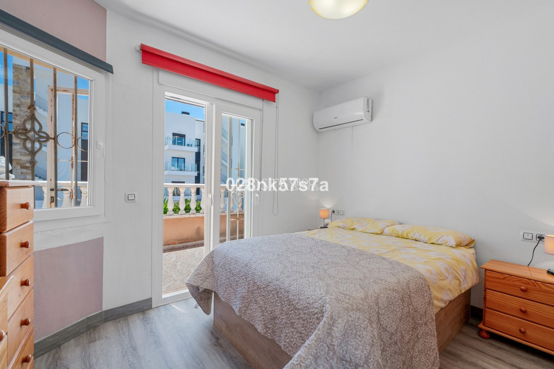 Resale - House -
Orihuela Costa - La Zenia