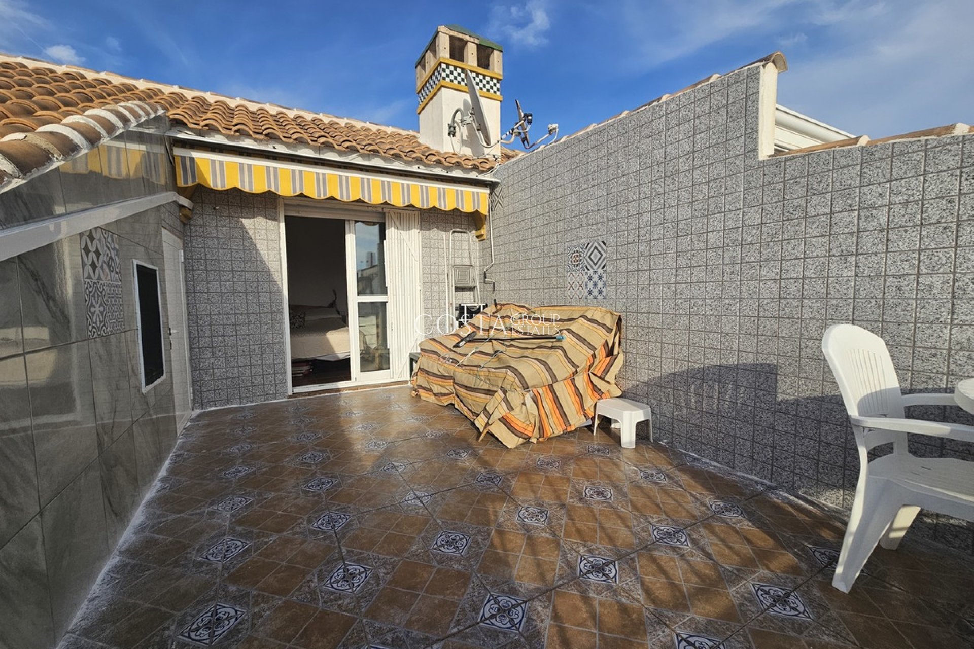 Resale - House -
Orihuela Costa - La Zenia