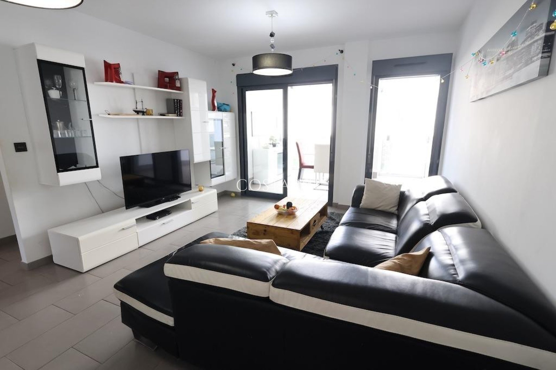 Resale - House -
Orihuela Costa - La Zenia