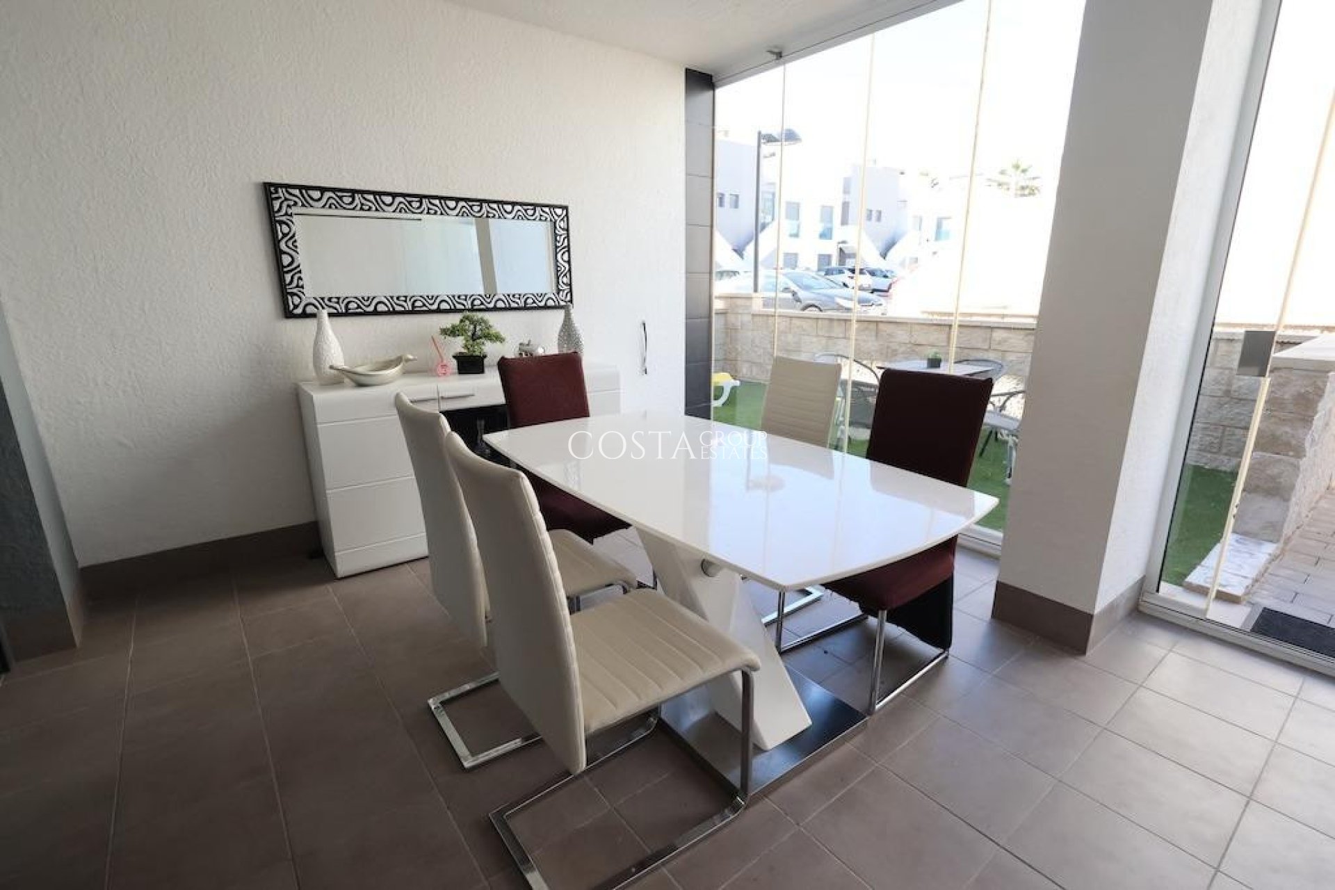 Resale - House -
Orihuela Costa - La Zenia