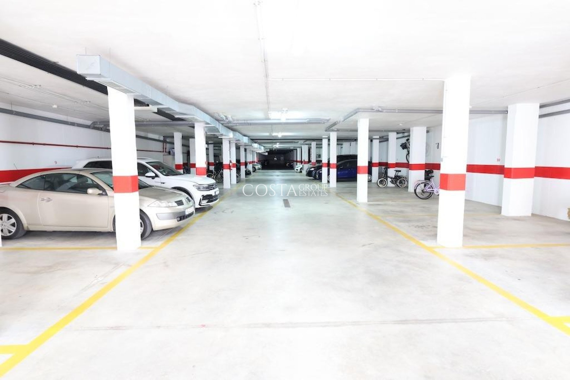 Resale - House -
Orihuela Costa - La Zenia