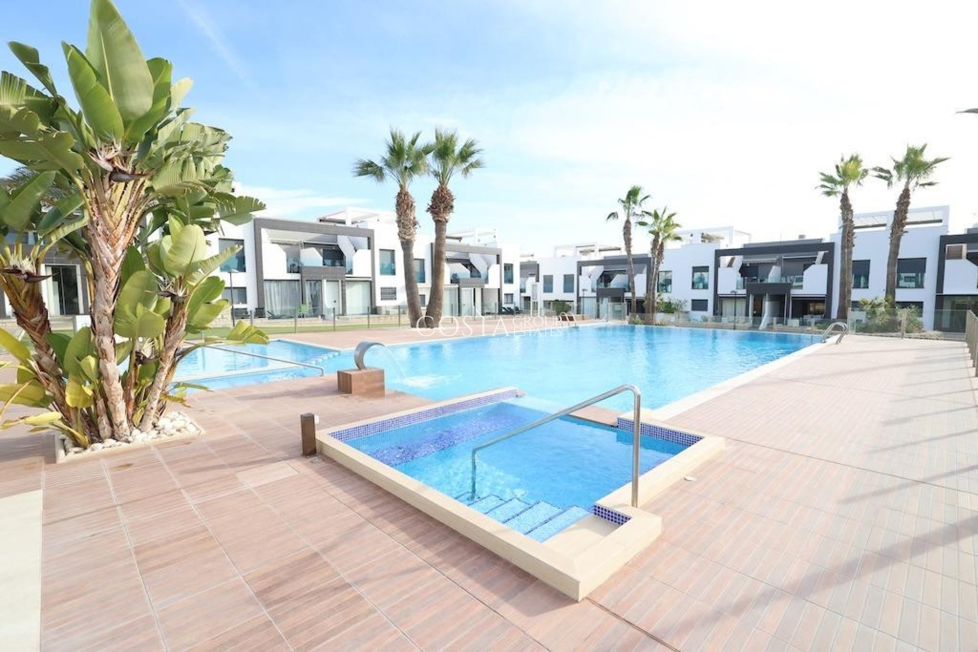 Resale - House -
Orihuela Costa - La Zenia