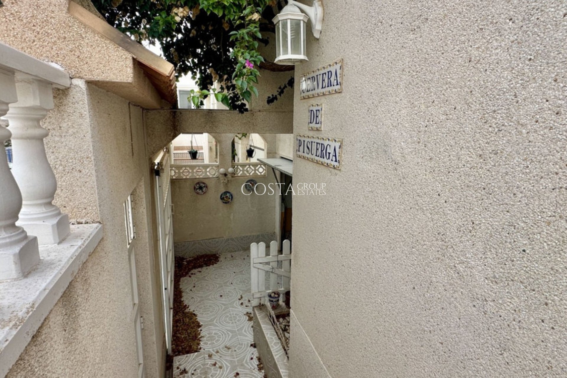 Resale - House -
Orihuela Costa - Los Altos