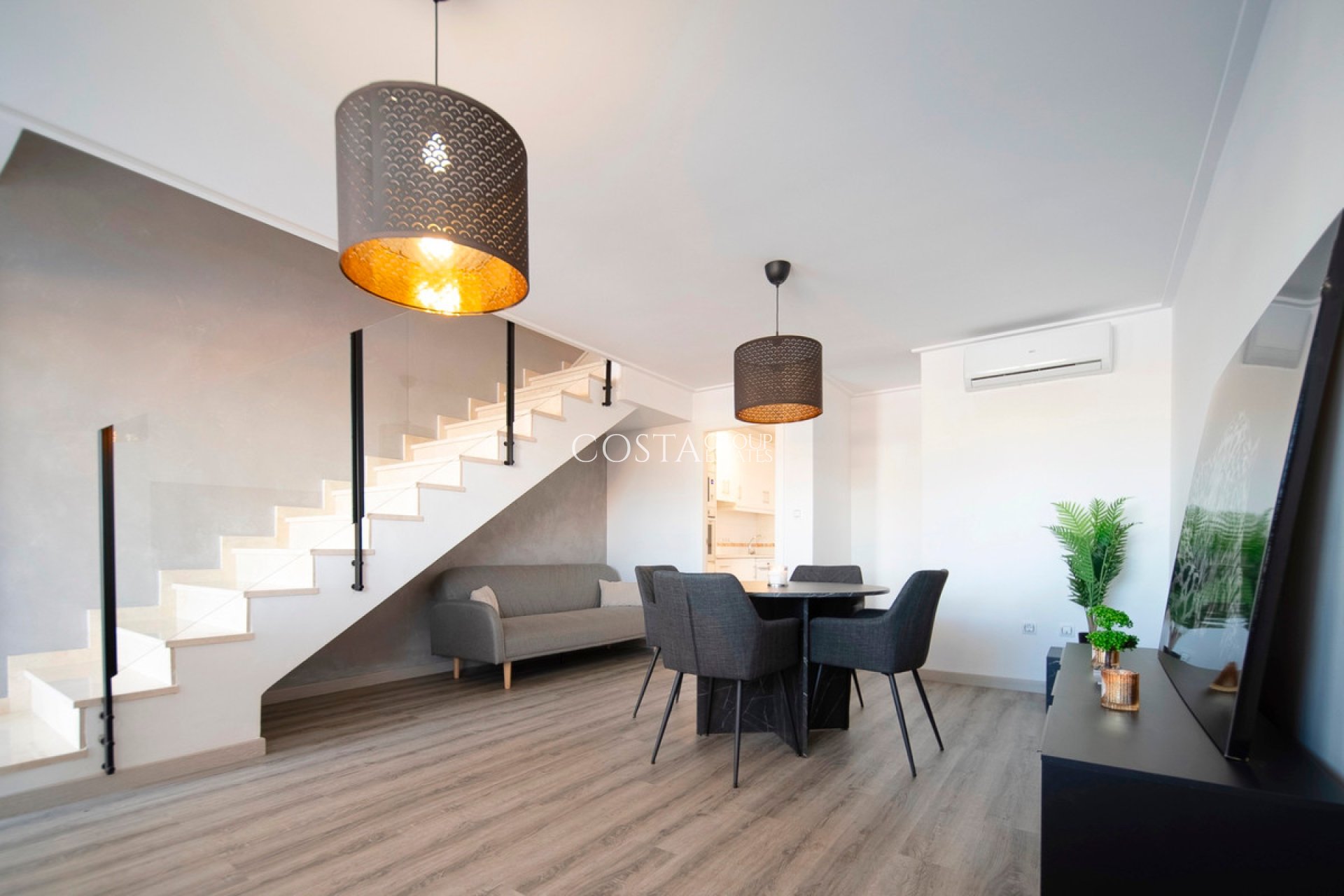 Resale - House -
Orihuela Costa - Los Balcones