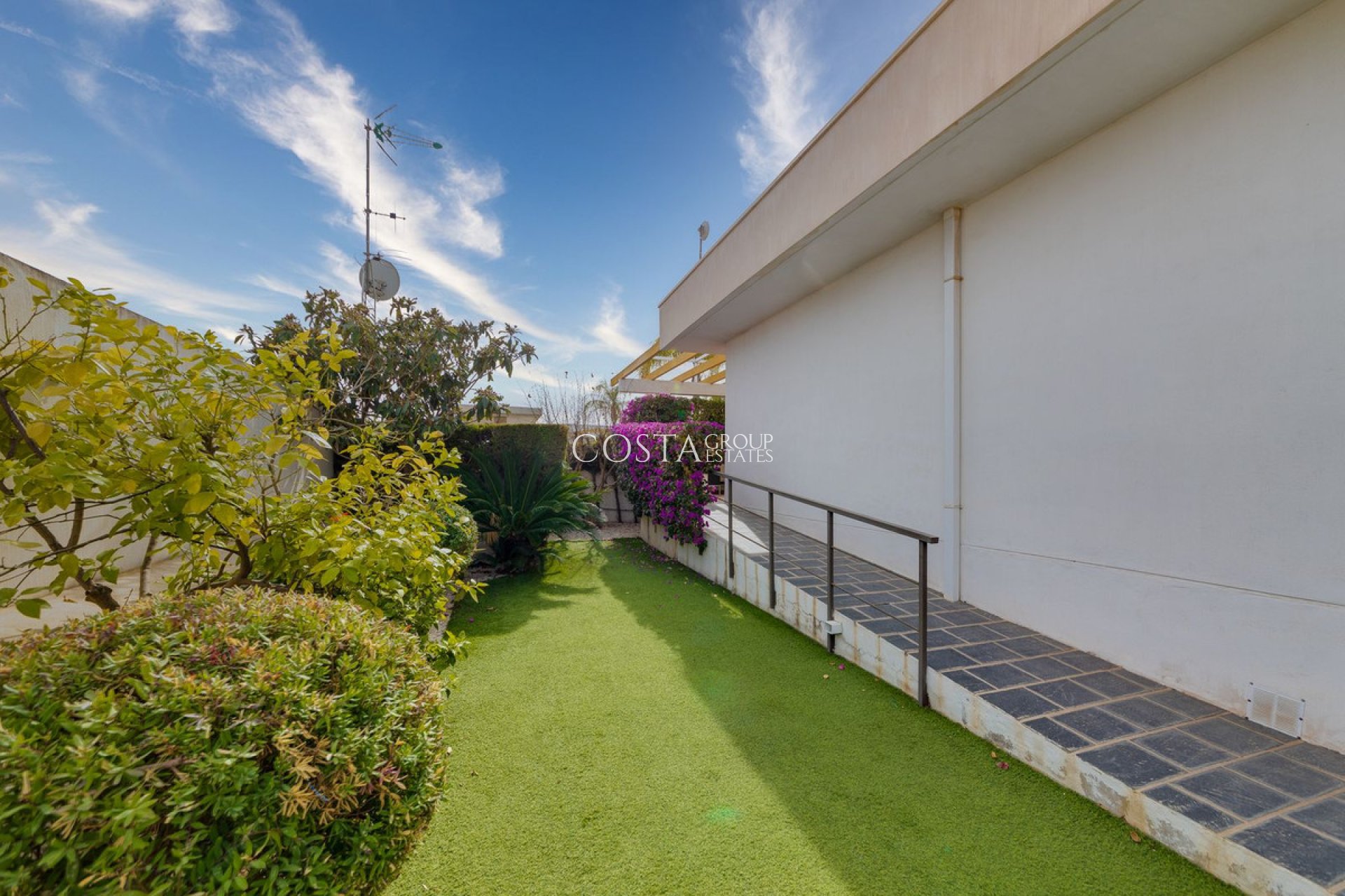 Resale - House -
Orihuela Costa - Mil Palmeras