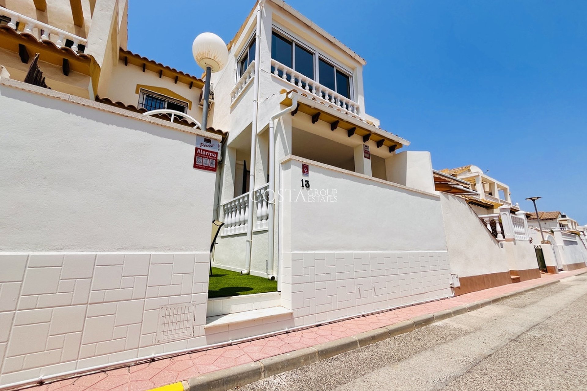 Resale - House -
Orihuela Costa - Playa Flamenca