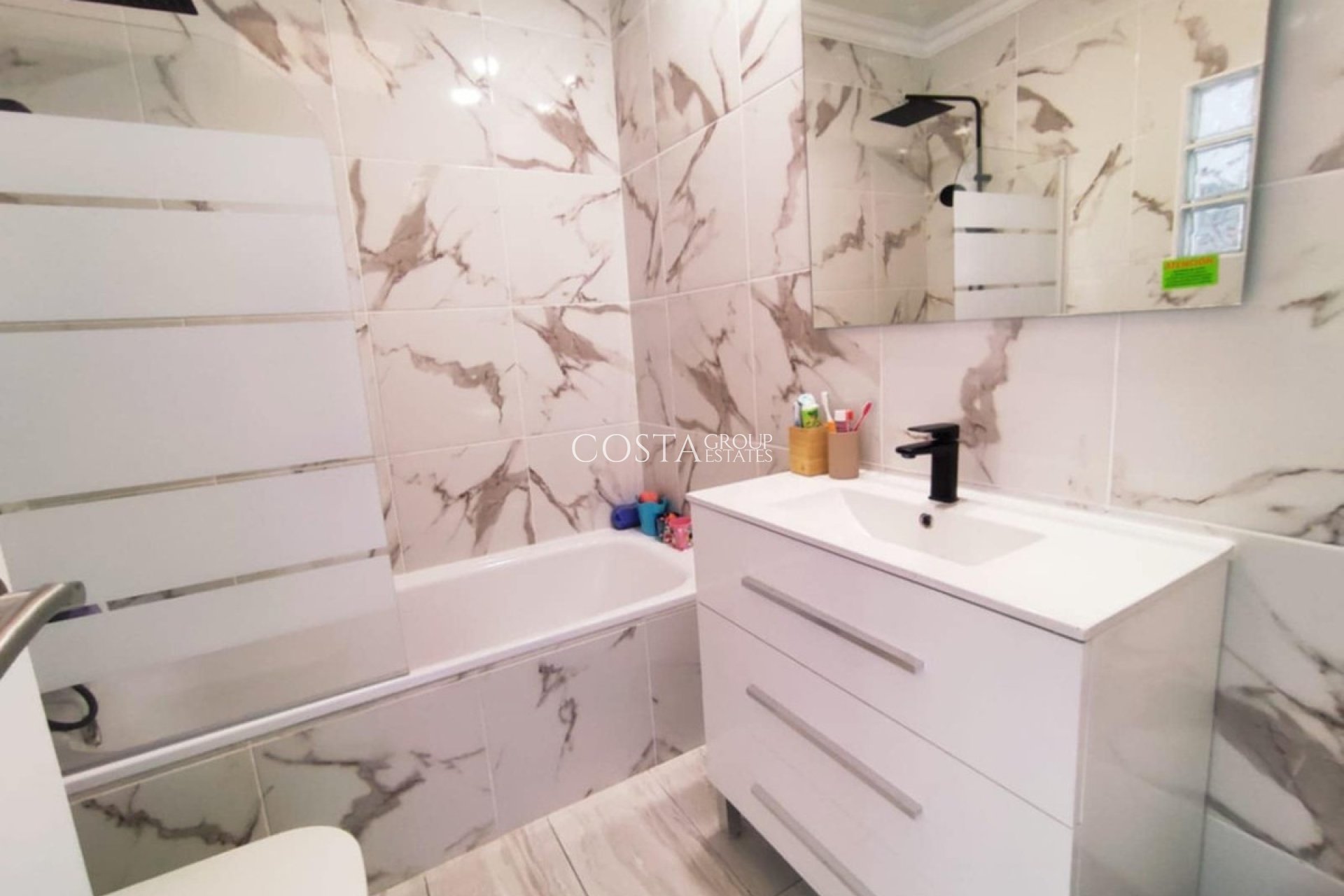 Resale - House -
Orihuela Costa - Playa Flamenca