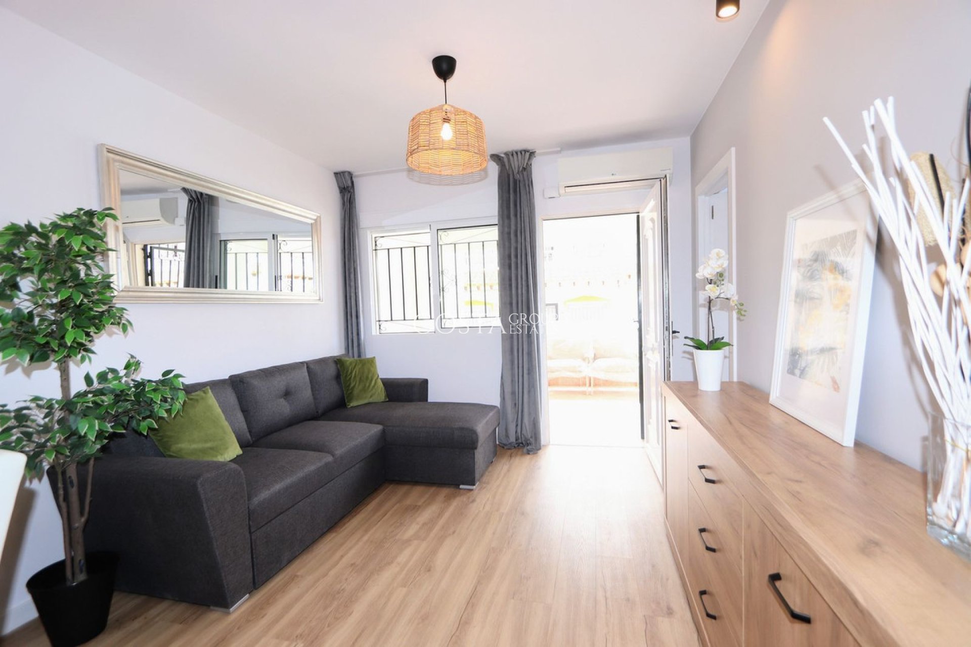 Resale - House -
Orihuela Costa - Punta Prima