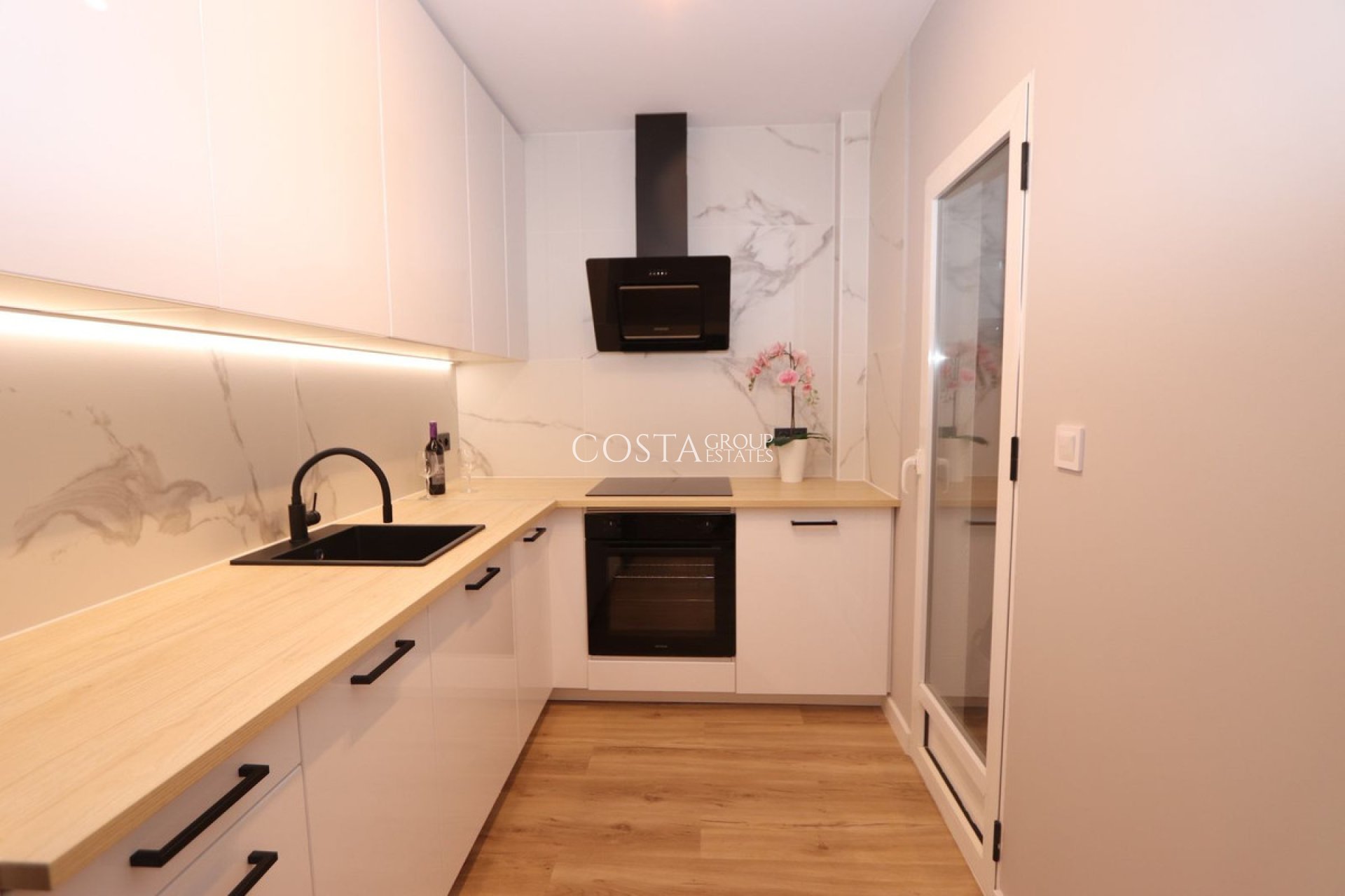 Resale - House -
Orihuela Costa - Punta Prima