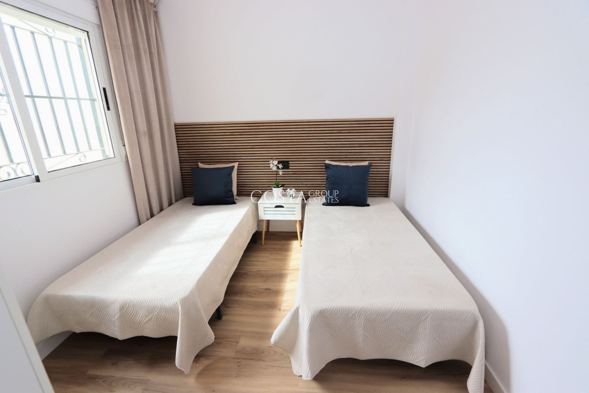 Resale - House -
Orihuela Costa - Punta Prima