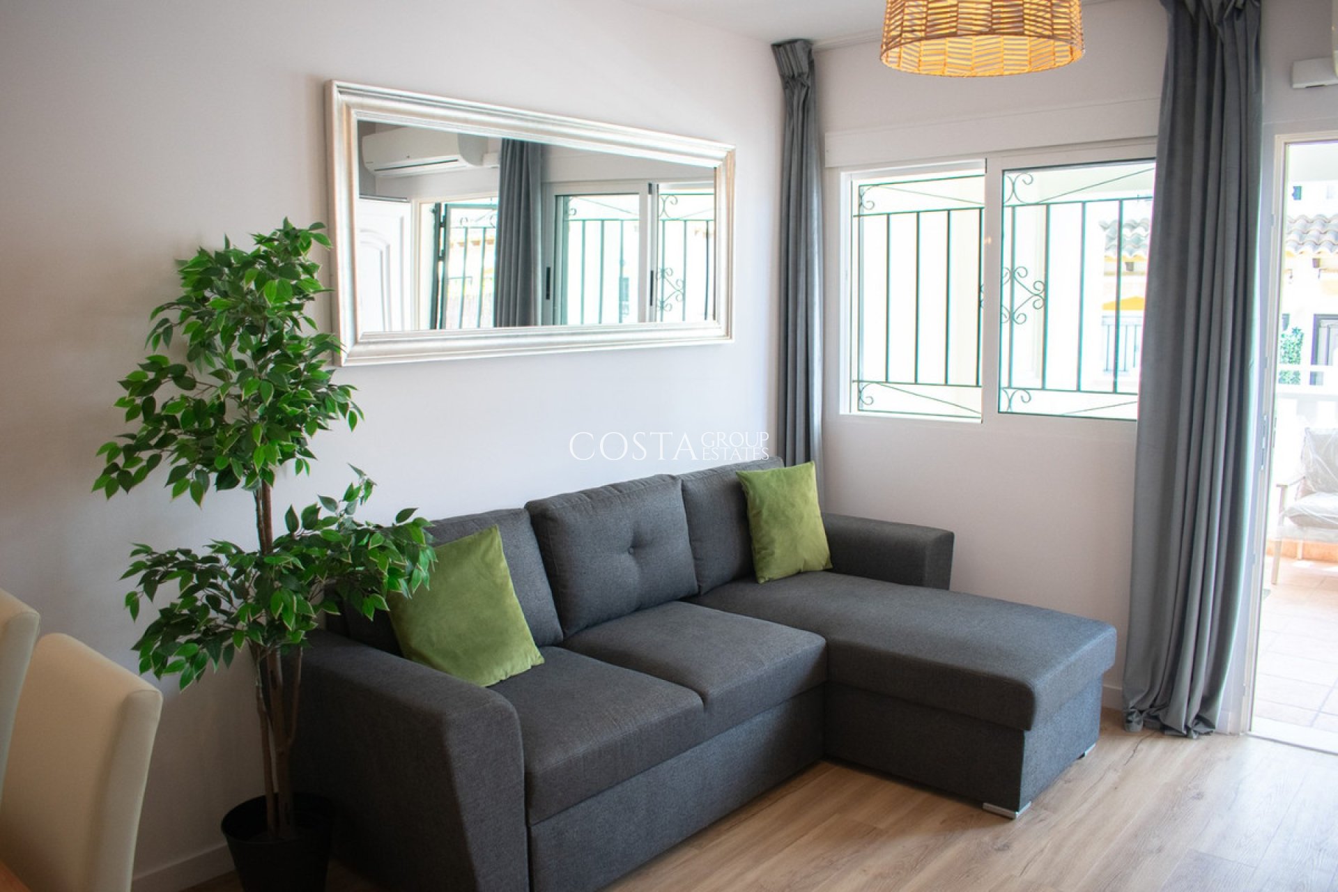 Resale - House -
Orihuela Costa - Punta Prima