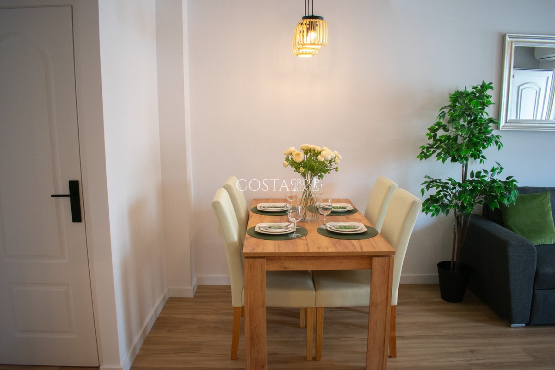 Resale - House -
Orihuela Costa - Punta Prima