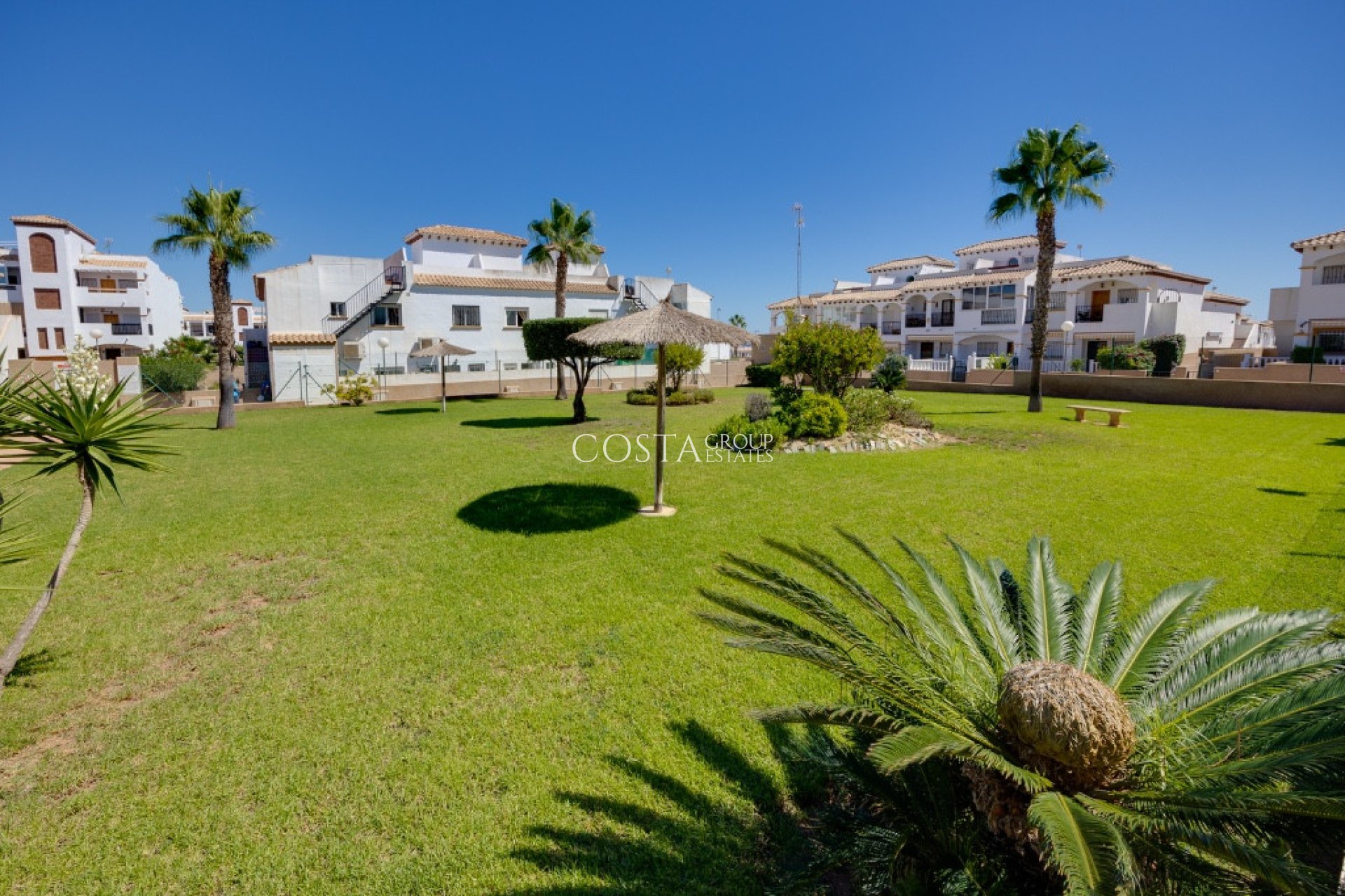 Resale - House -
Orihuela Costa - Punta Prima