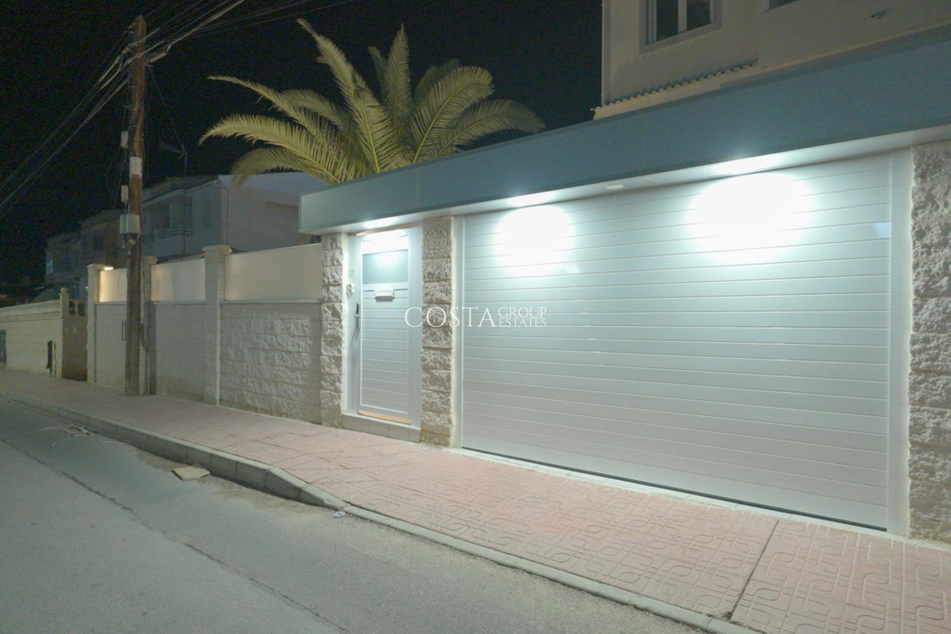 Resale - House -
Orihuela Costa - Punta Prima