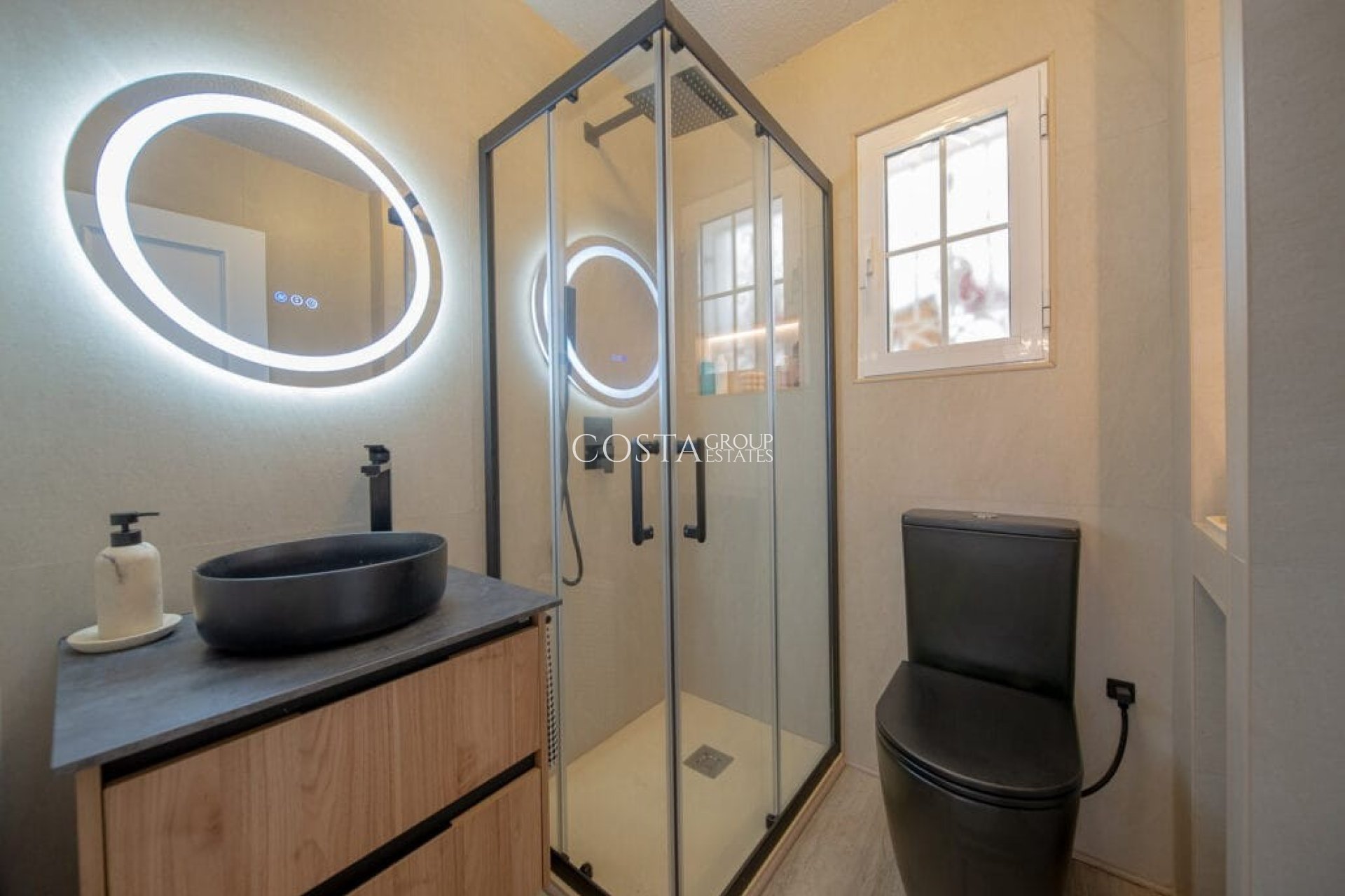 Resale - House -
Orihuela Costa - Villamartín