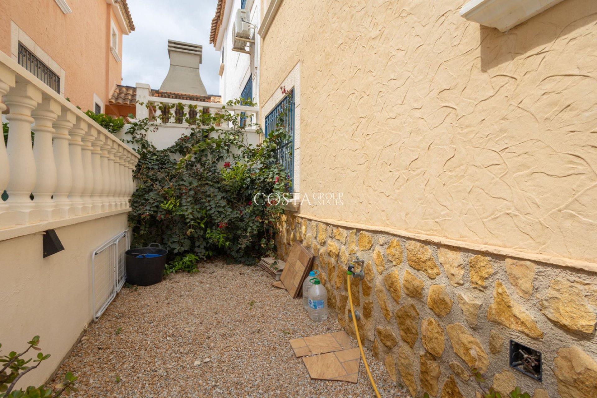 Resale - House -
Orihuela Costa - Villamartin