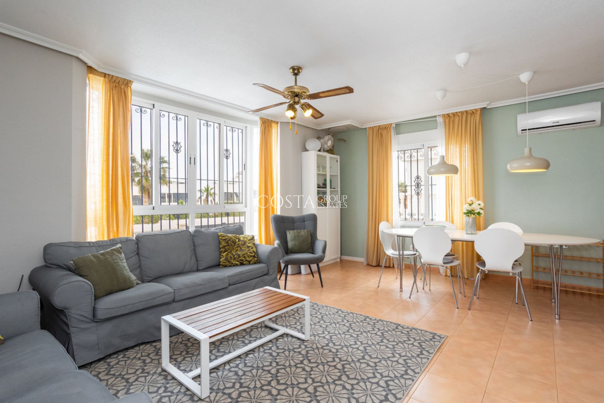 Resale - House -
Orihuela Costa - Villamartin