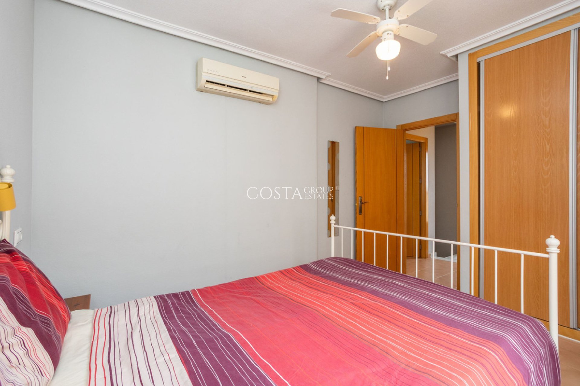 Resale - House -
Orihuela Costa - Villamartin