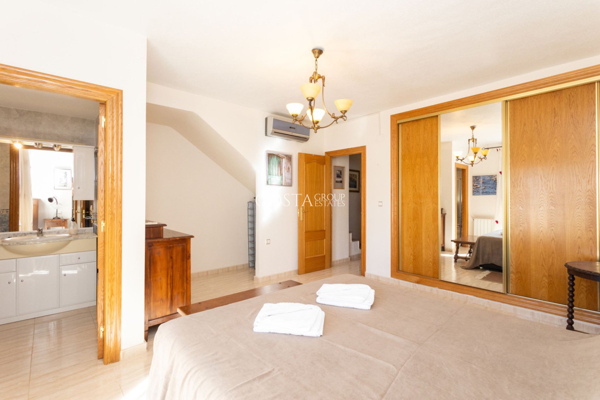 Resale - House -
Orihuela Costa - Villamartin