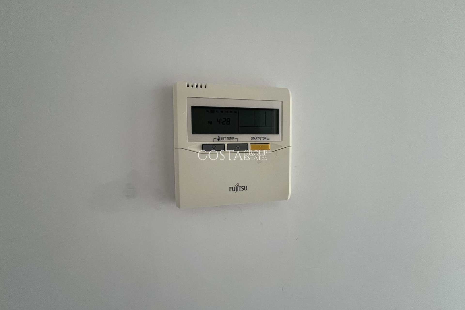 Resale - House -
Orihuela Costa - Villamartin