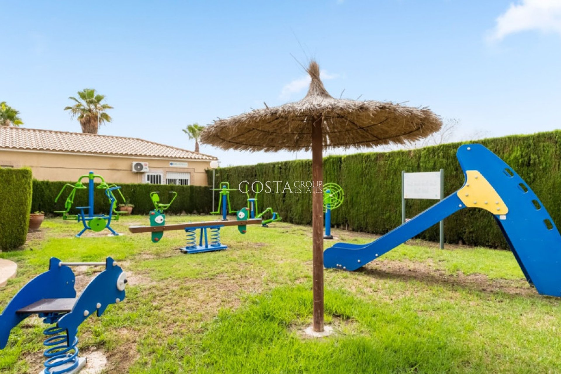 Resale - House -
Orihuela Costa - Villamartin