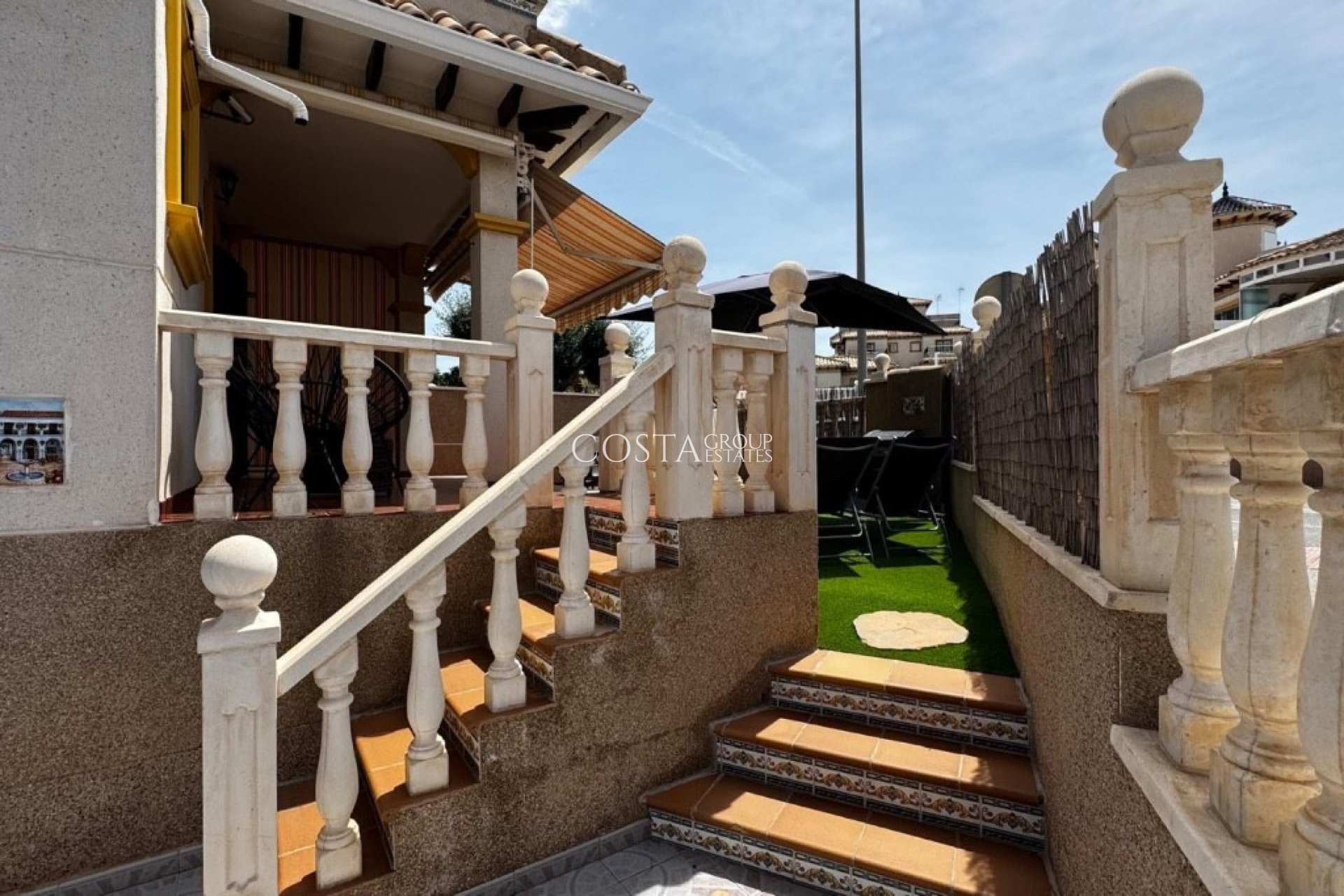 Resale - House -
Orihuela Costa - Villamartin