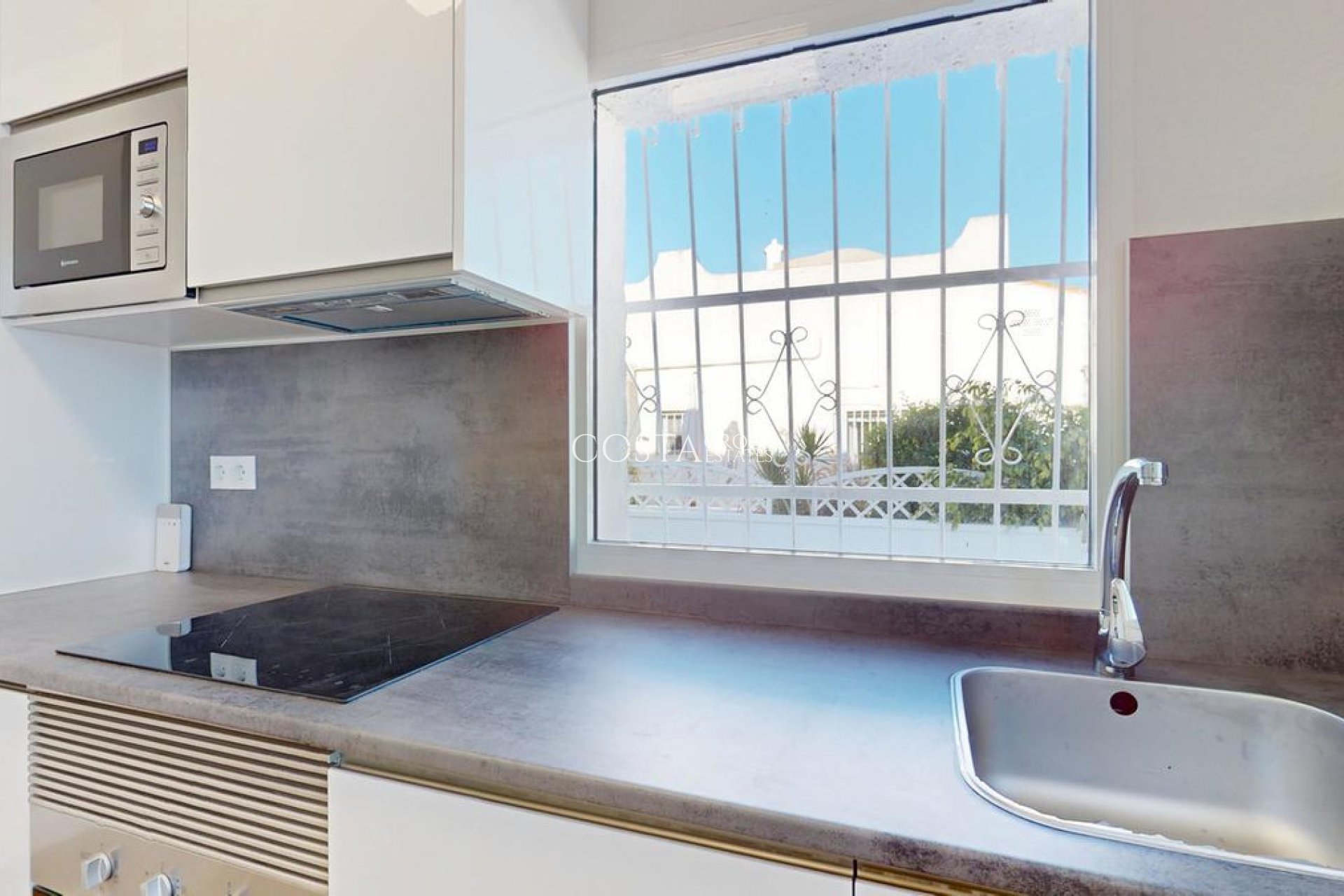 Resale - House -
Orihuela Costa - Villamartin