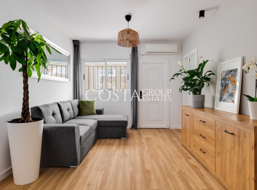 Resale - House -
Orihuela Costa