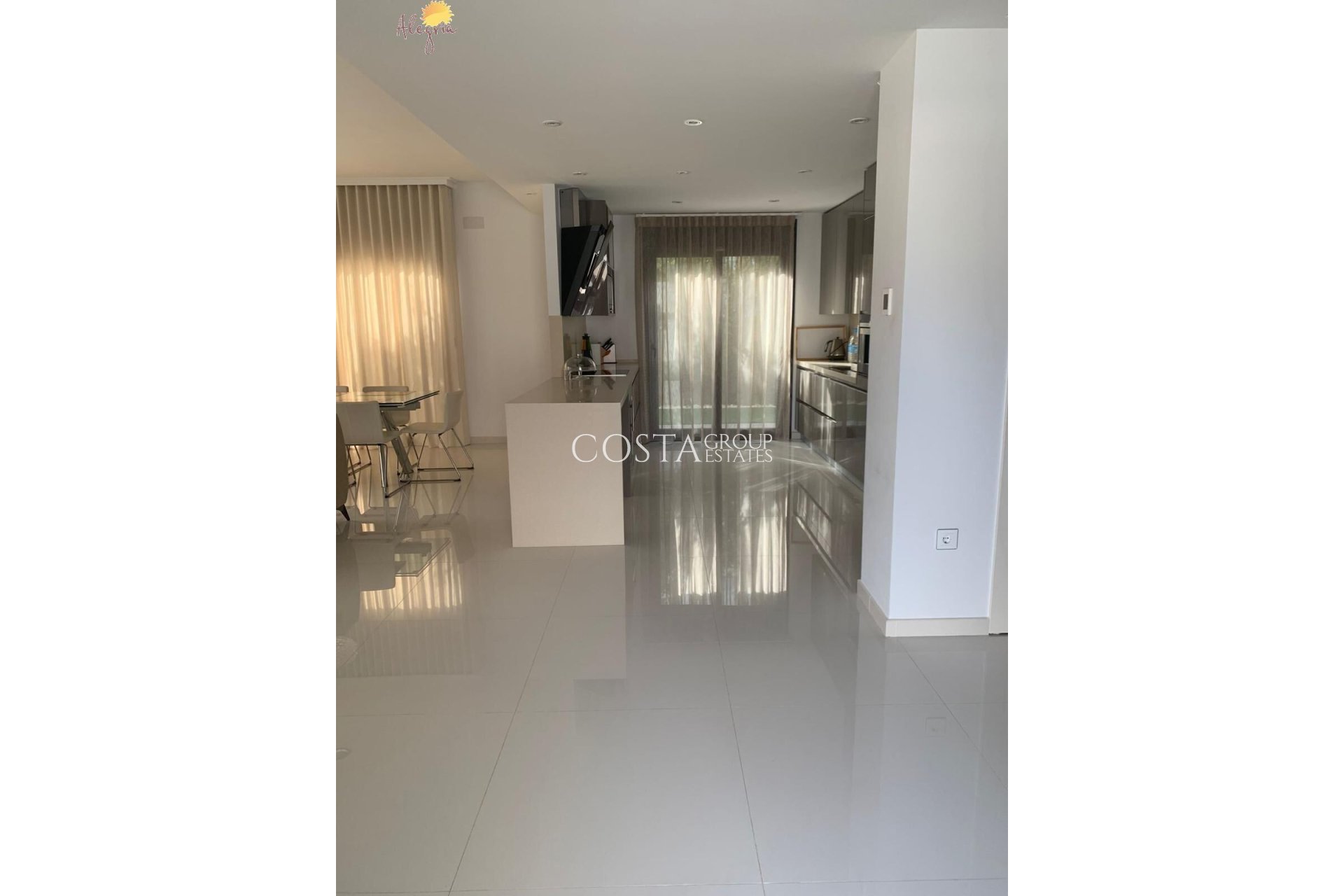 Resale - House -
Orihuela Costa