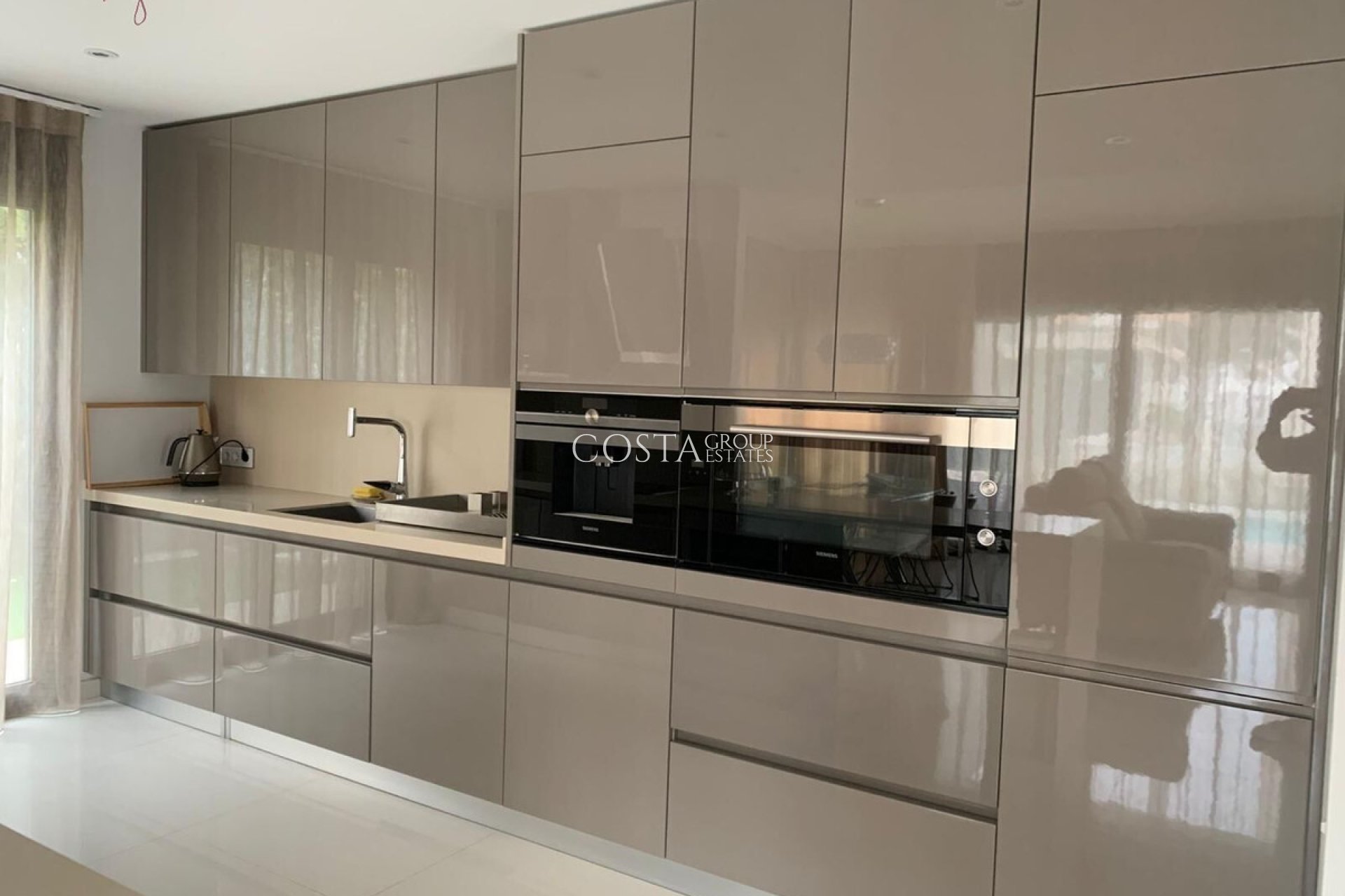 Resale - House -
Orihuela Costa