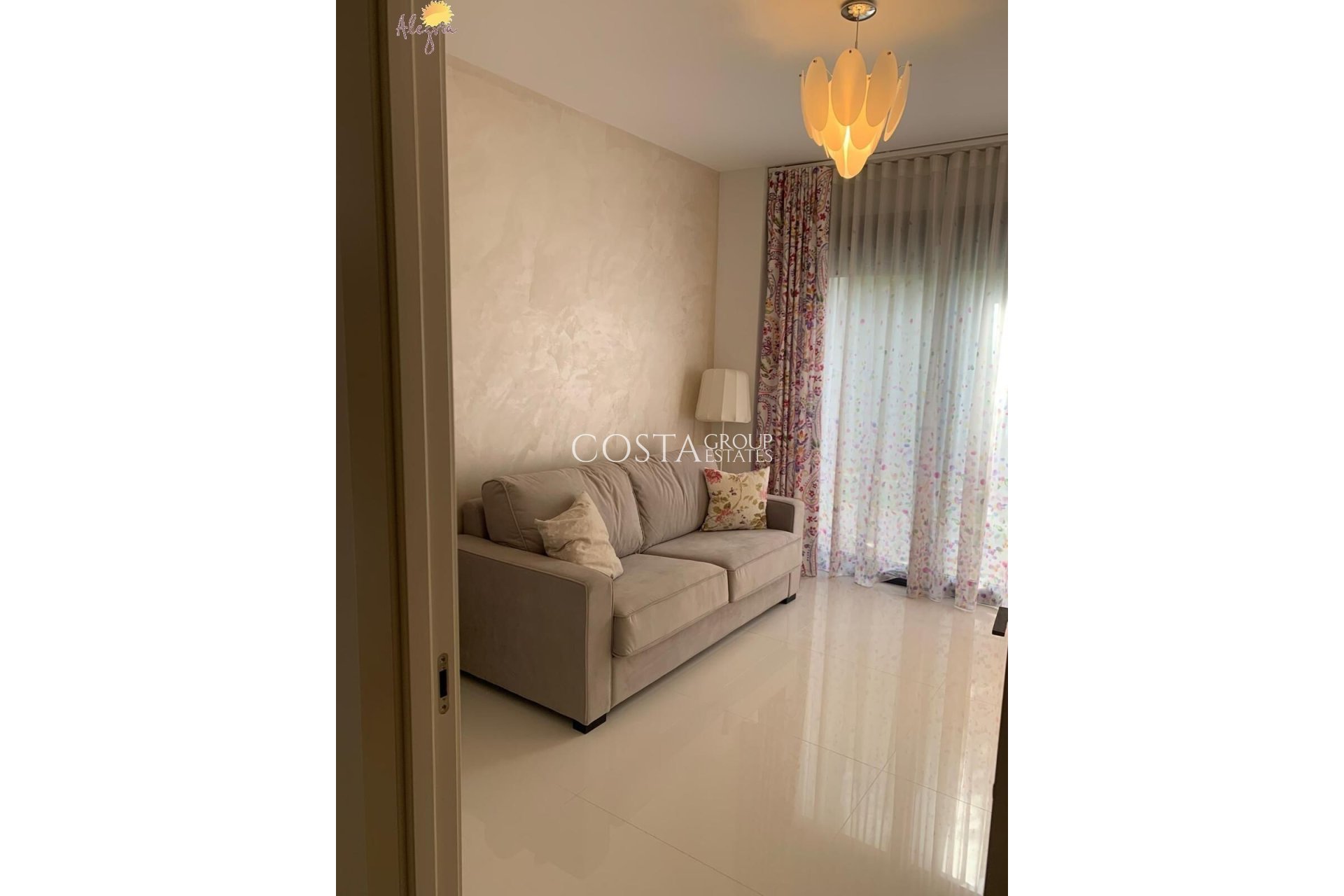 Resale - House -
Orihuela Costa