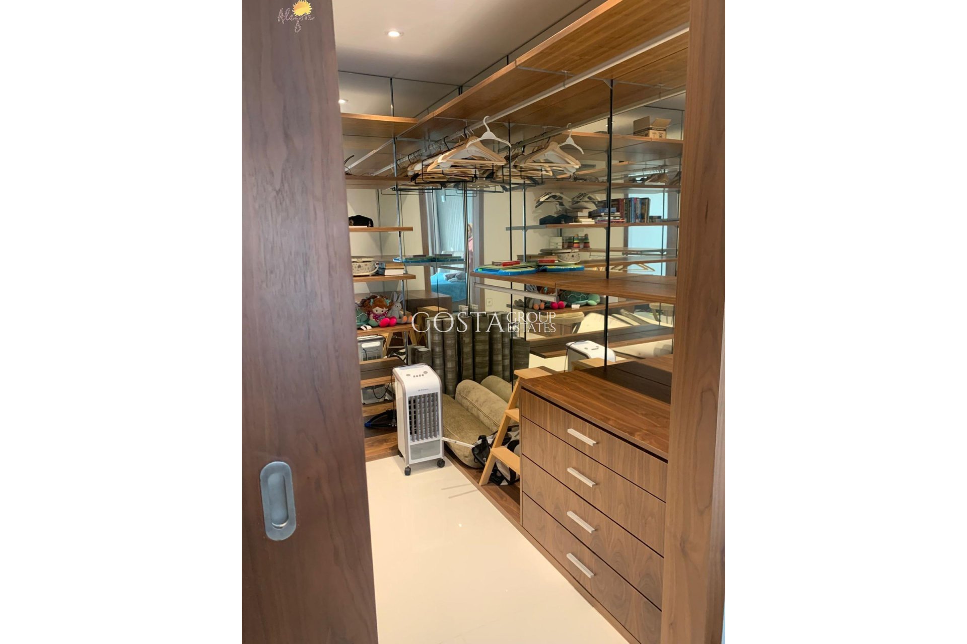 Resale - House -
Orihuela Costa