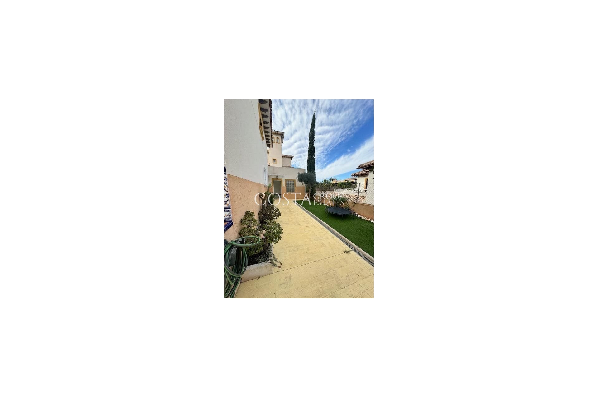 Resale - House -
Orihuela Costa